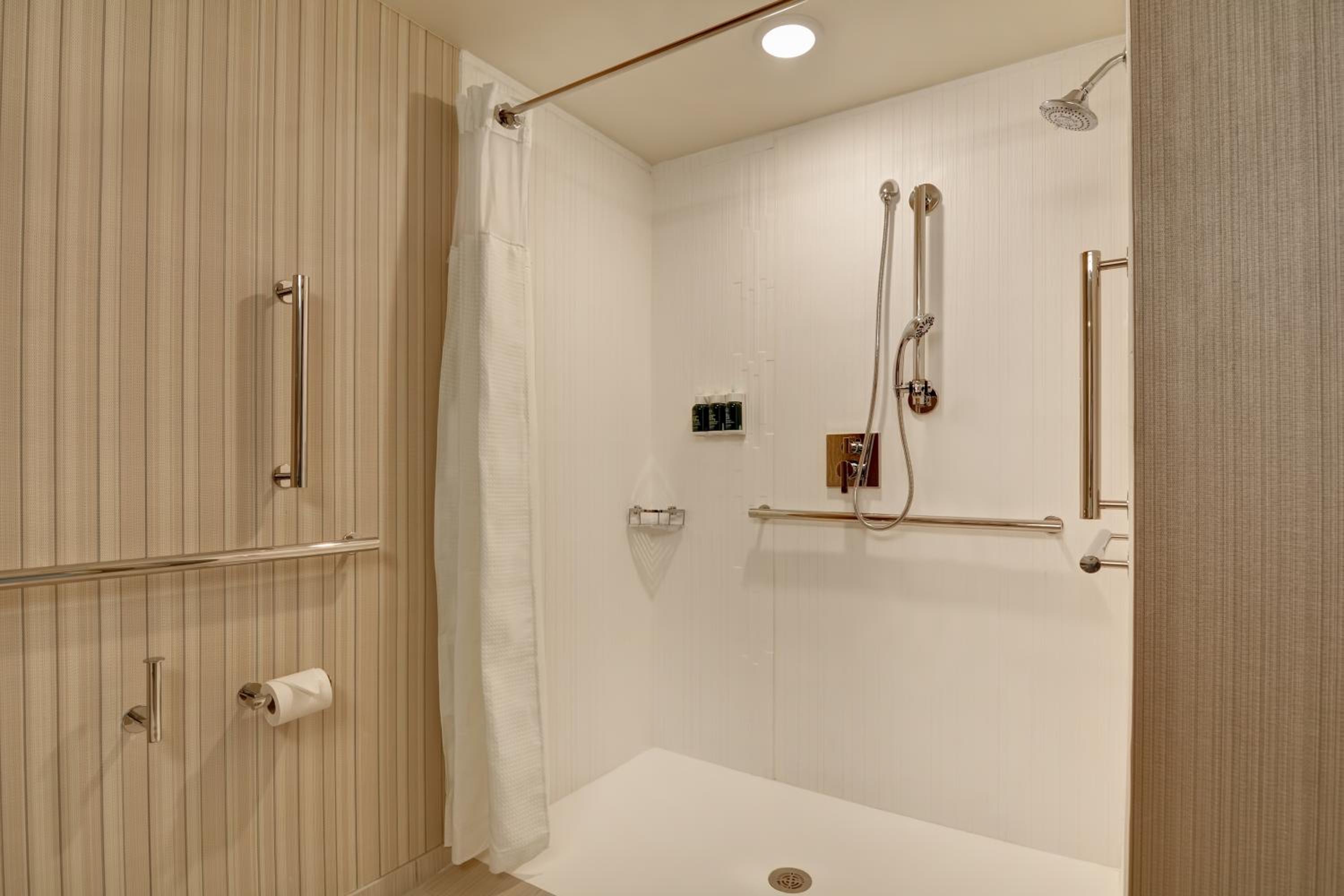 King Room - Mobility Accessible - Photo 5