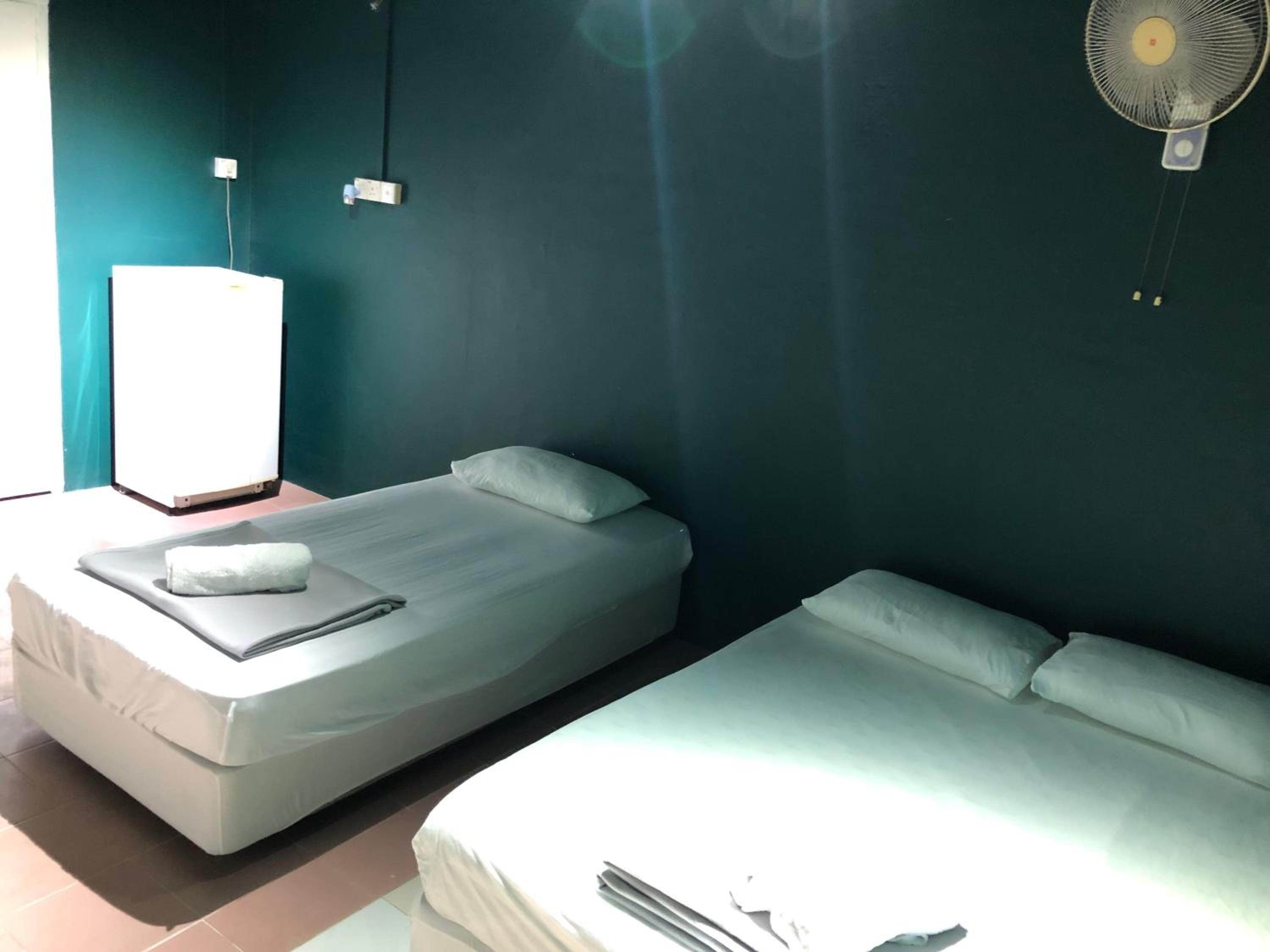 Triple Room with Private Bathroom - Photo 1