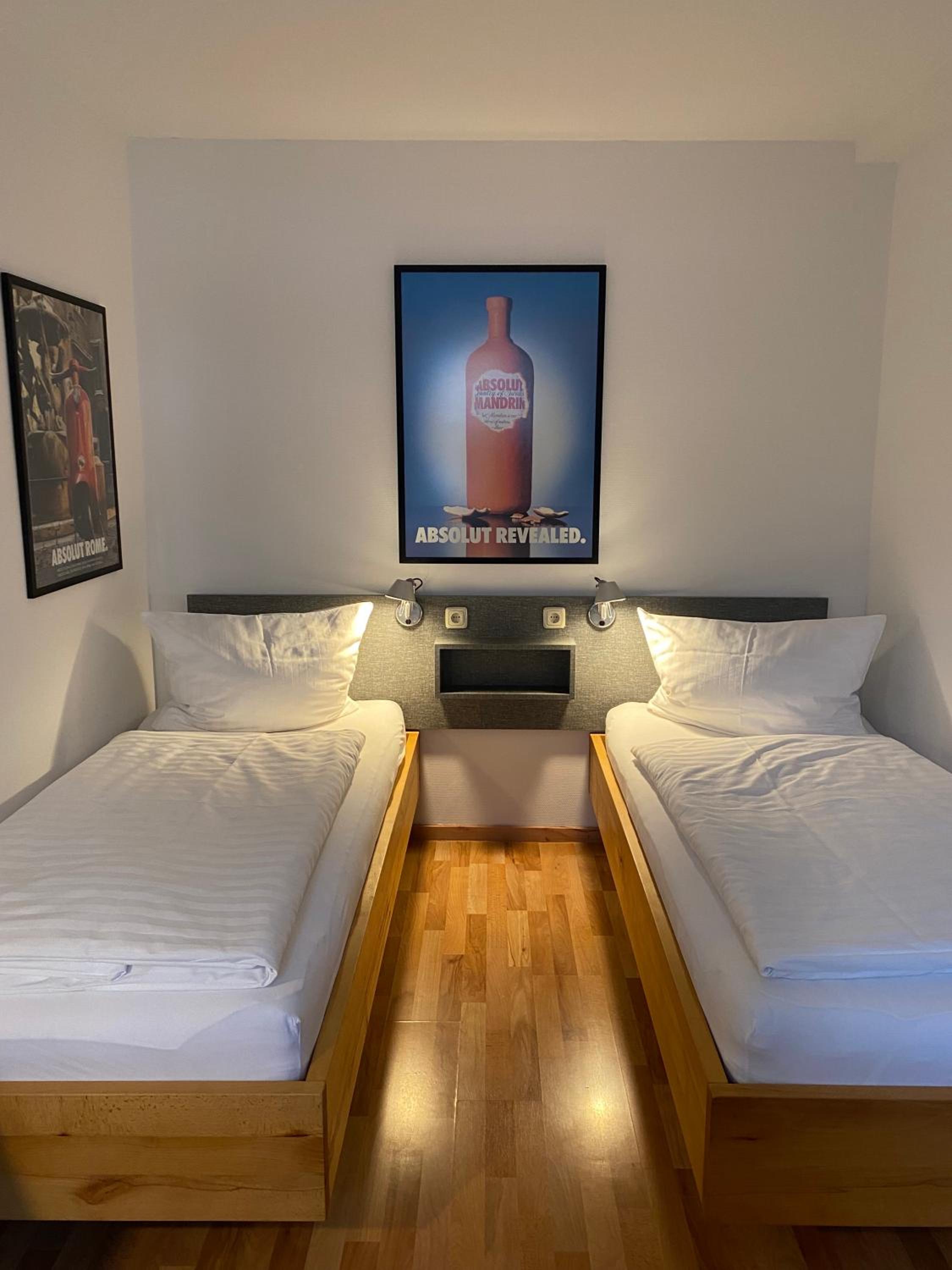 Standard Twin Room with Shared Bathroom photo 1