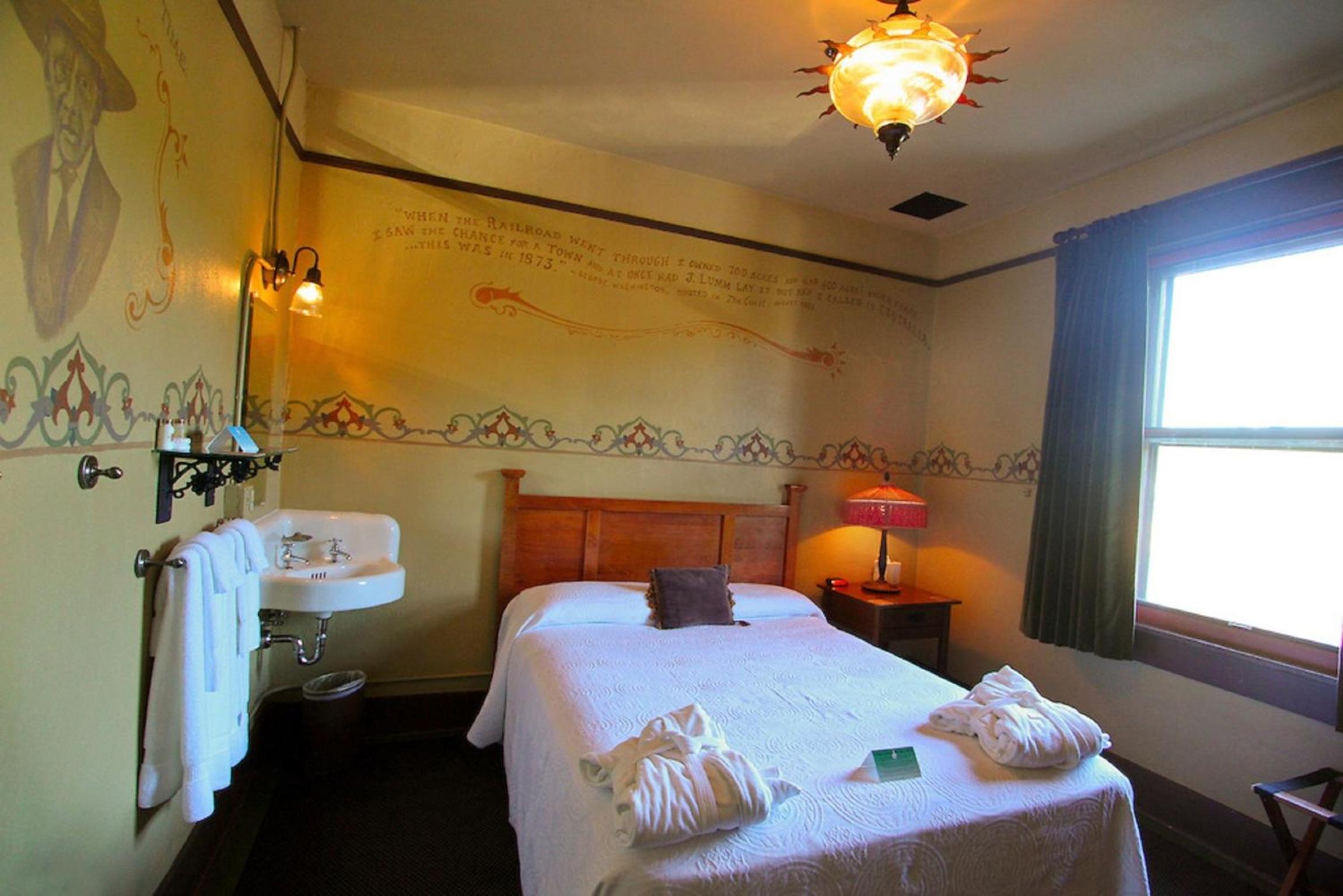 Queen Room photo 3
