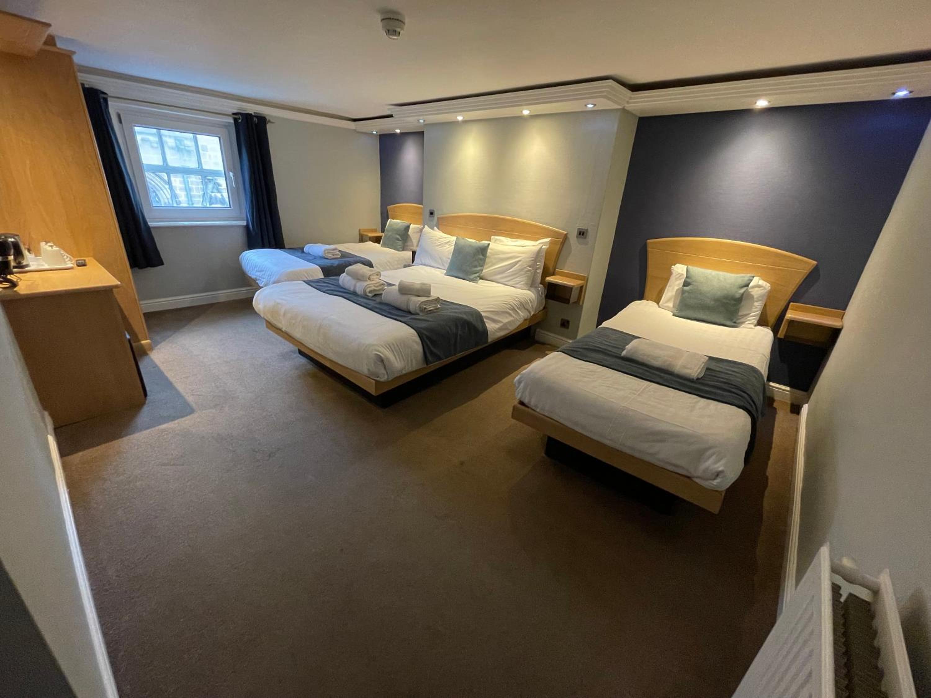 Family Room (4 Adults) - Photo 1