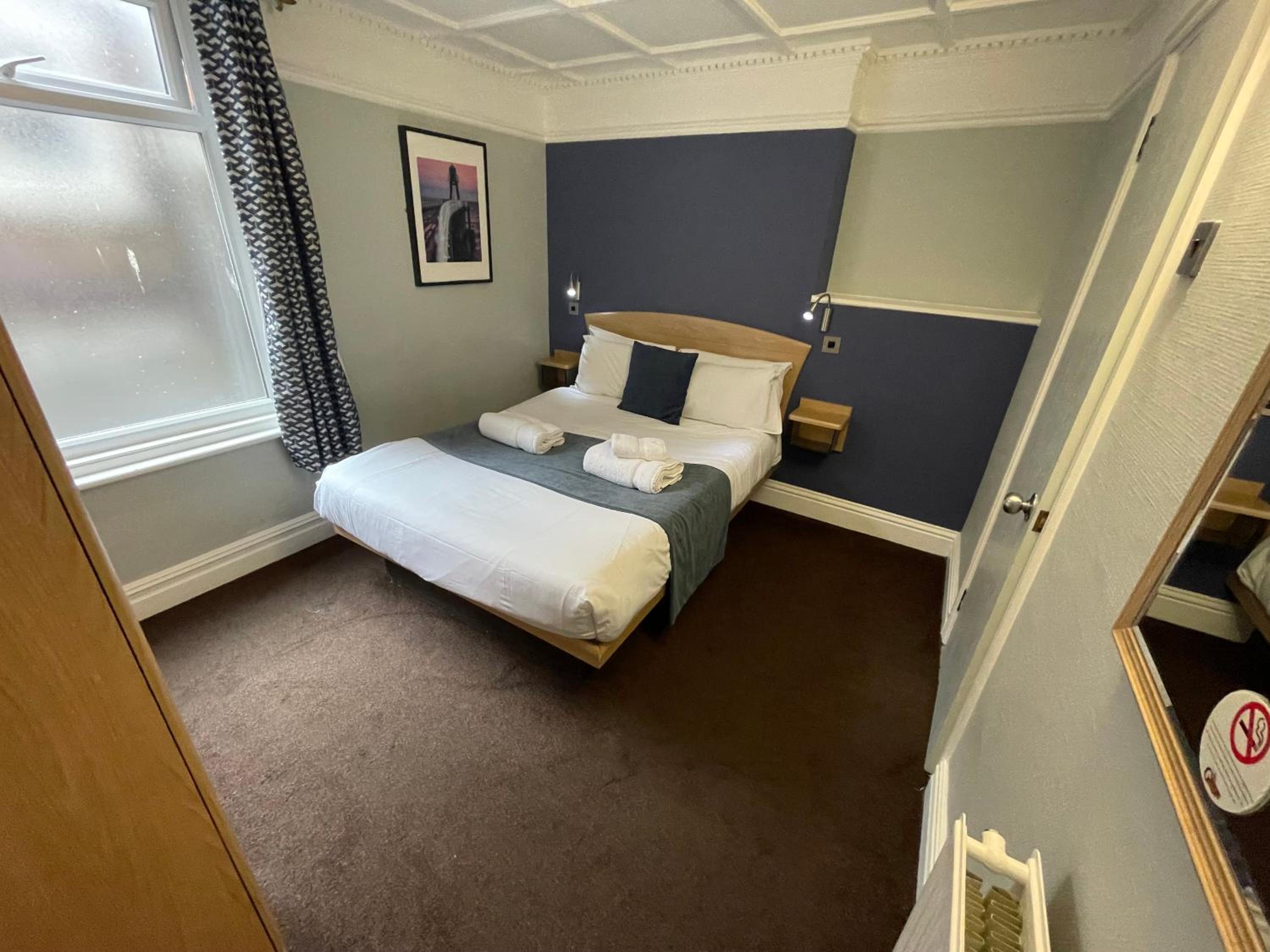 Double Room - Photo 6