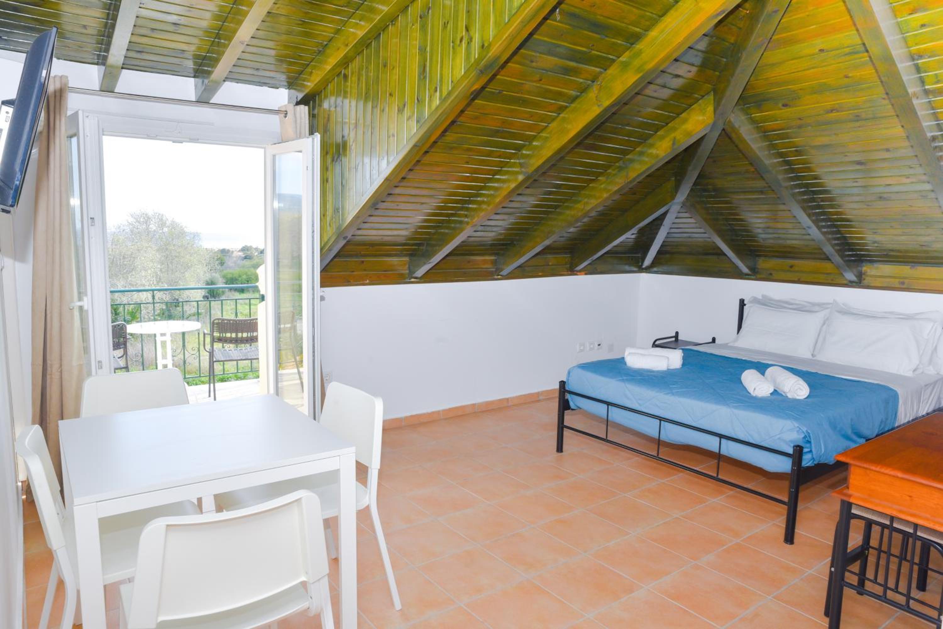 Deluxe Double Room With Extra Bed