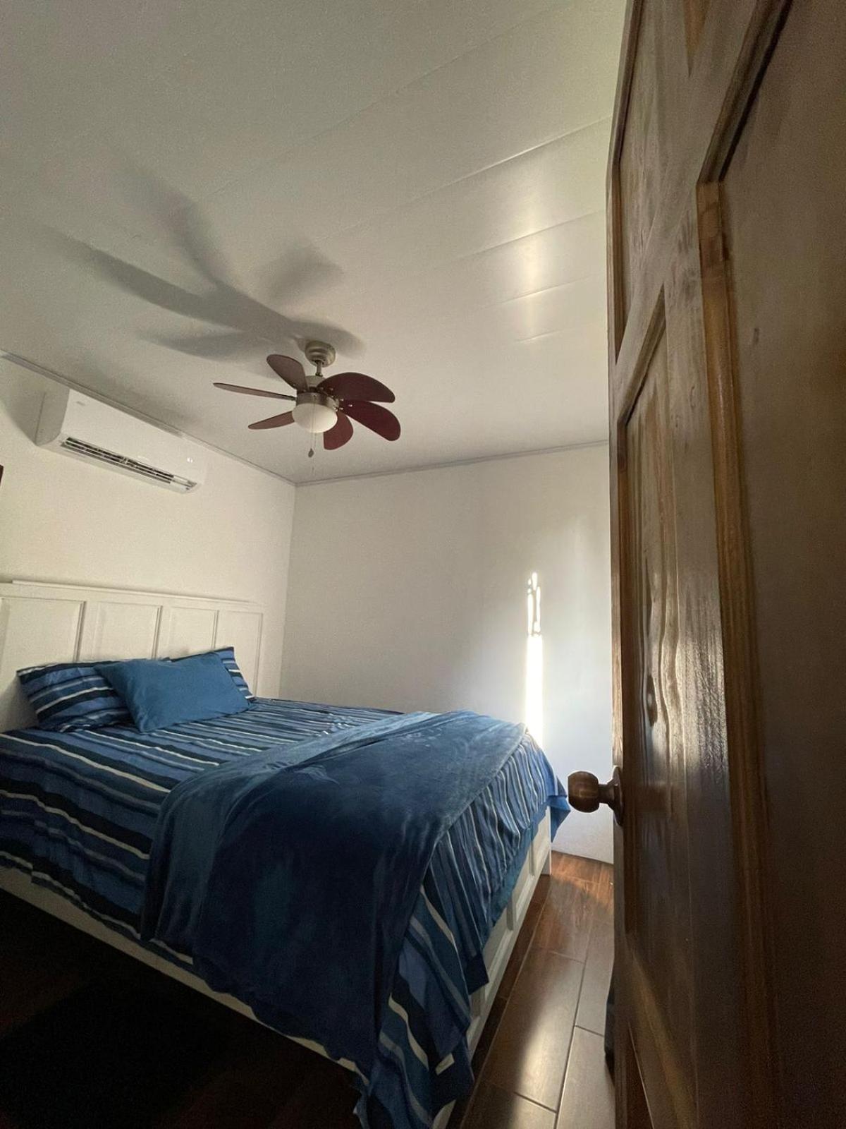 One-Bedroom House photo 1