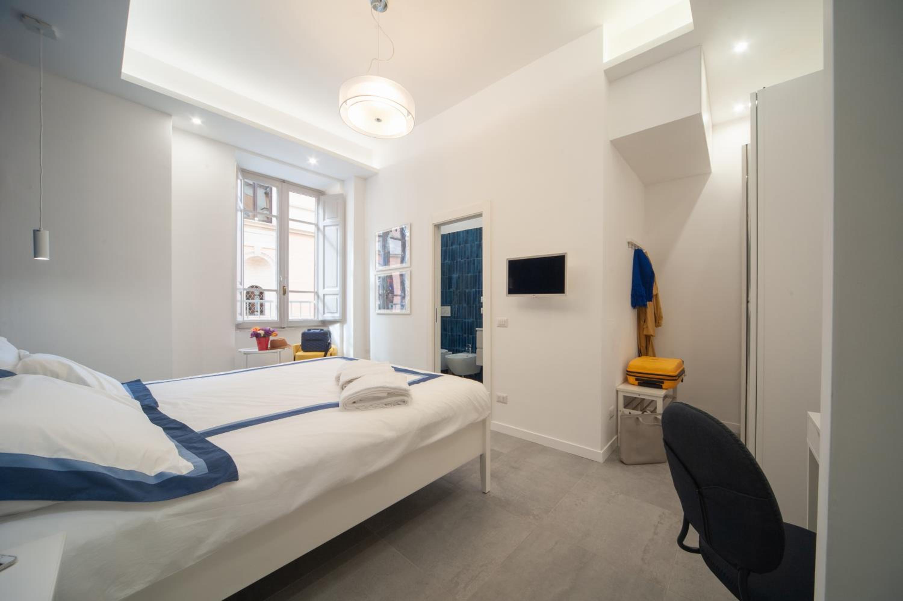 King Room with Private Bathroom photo 2