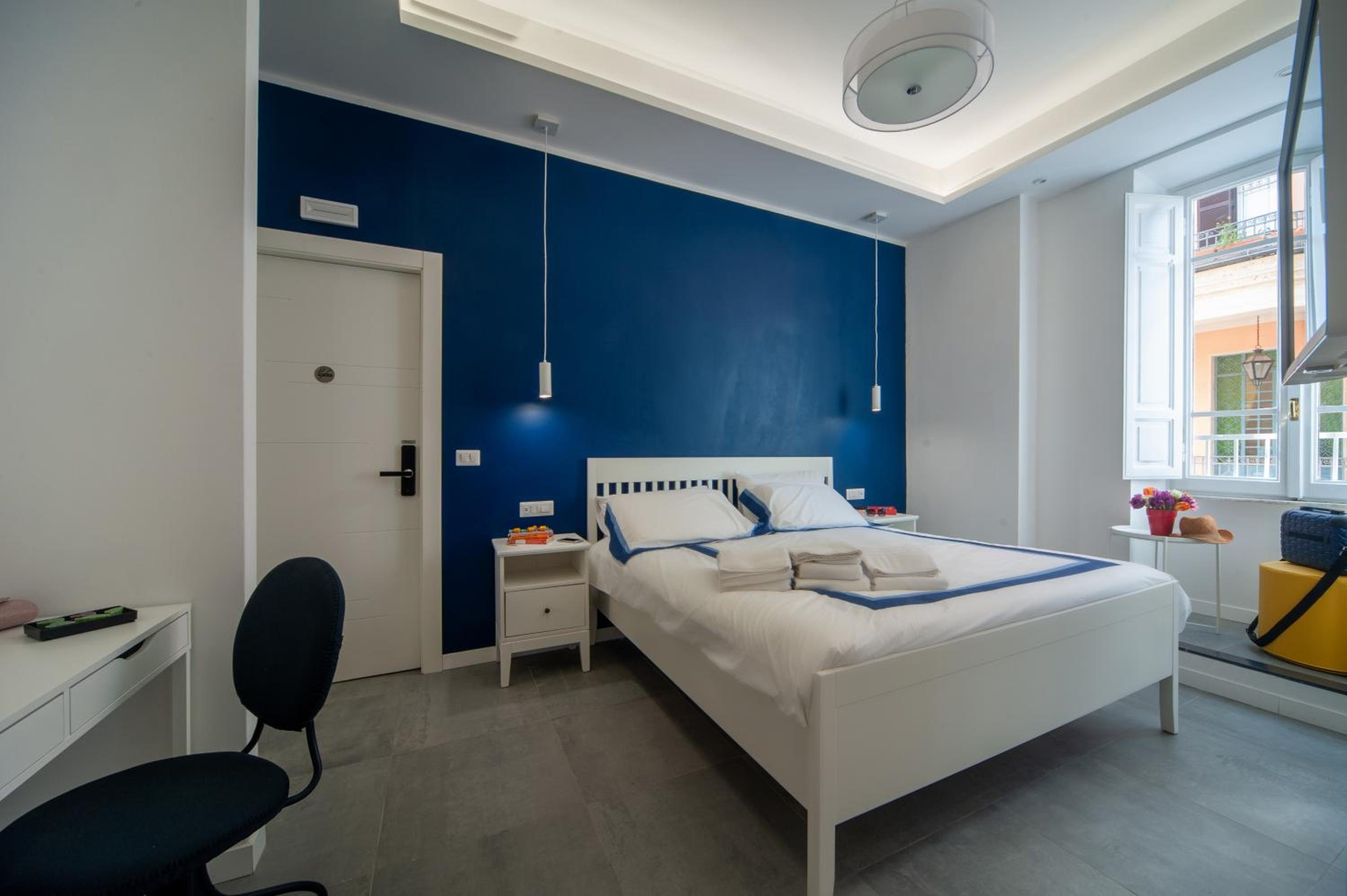 King Room with Private Bathroom photo 1