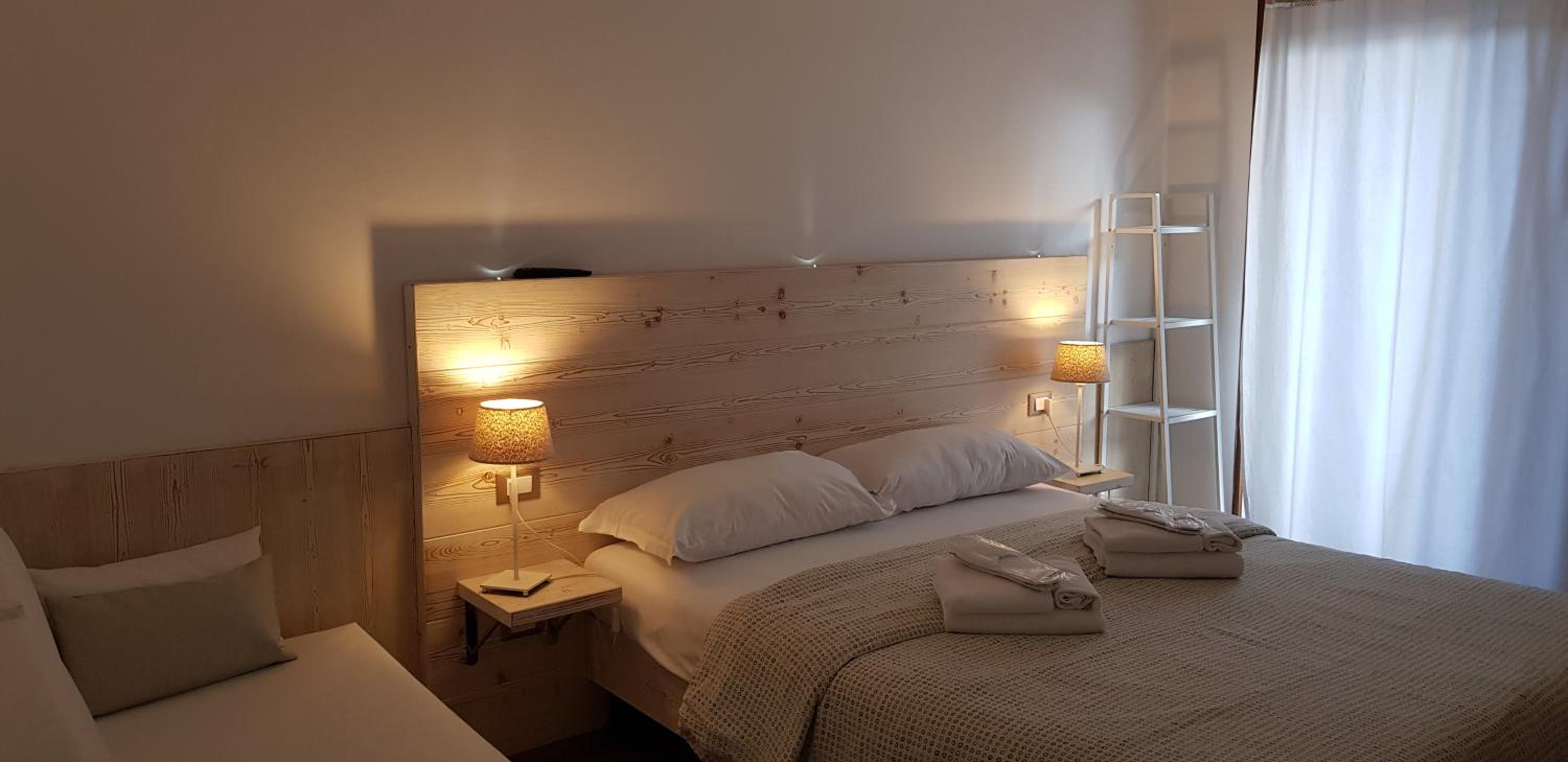 Large Double Room - Photo 6