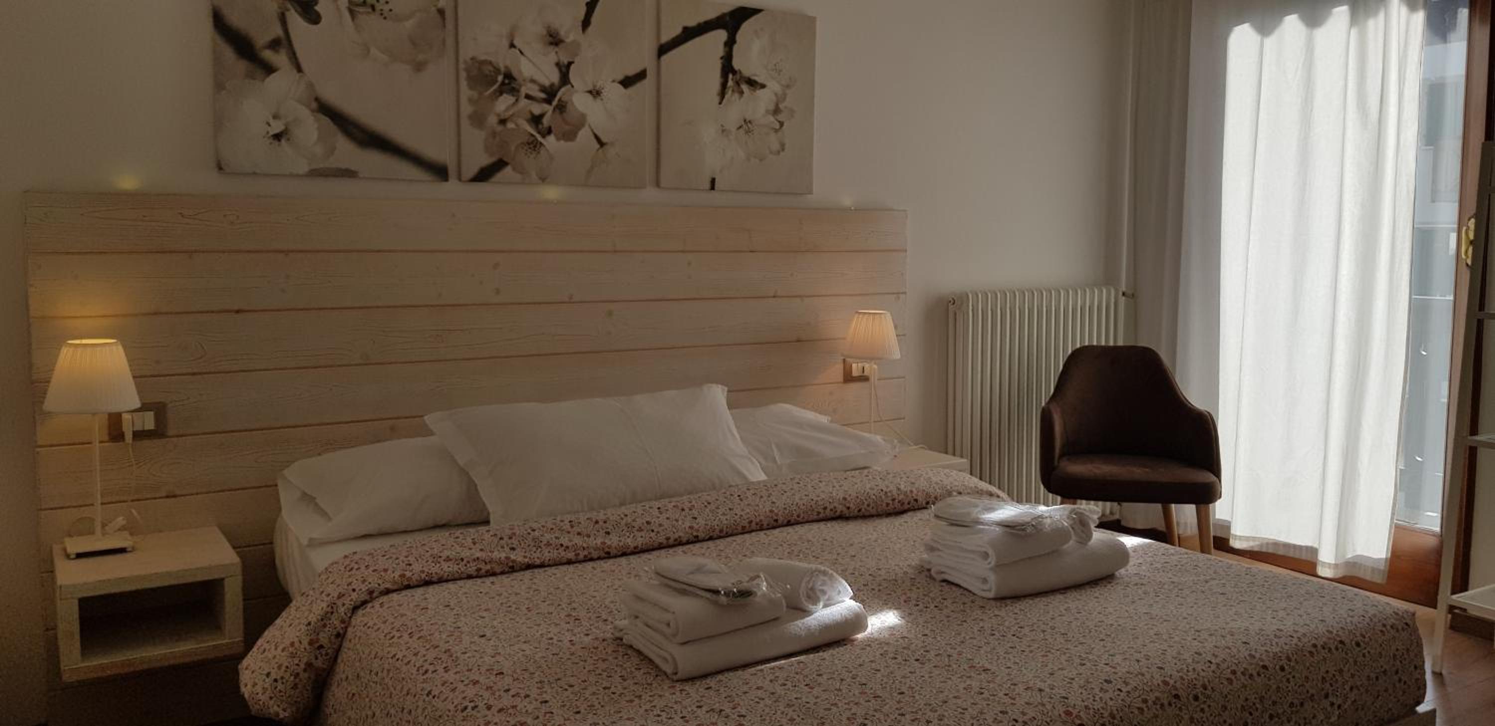 Double or Twin Room with Balcony - Photo 9