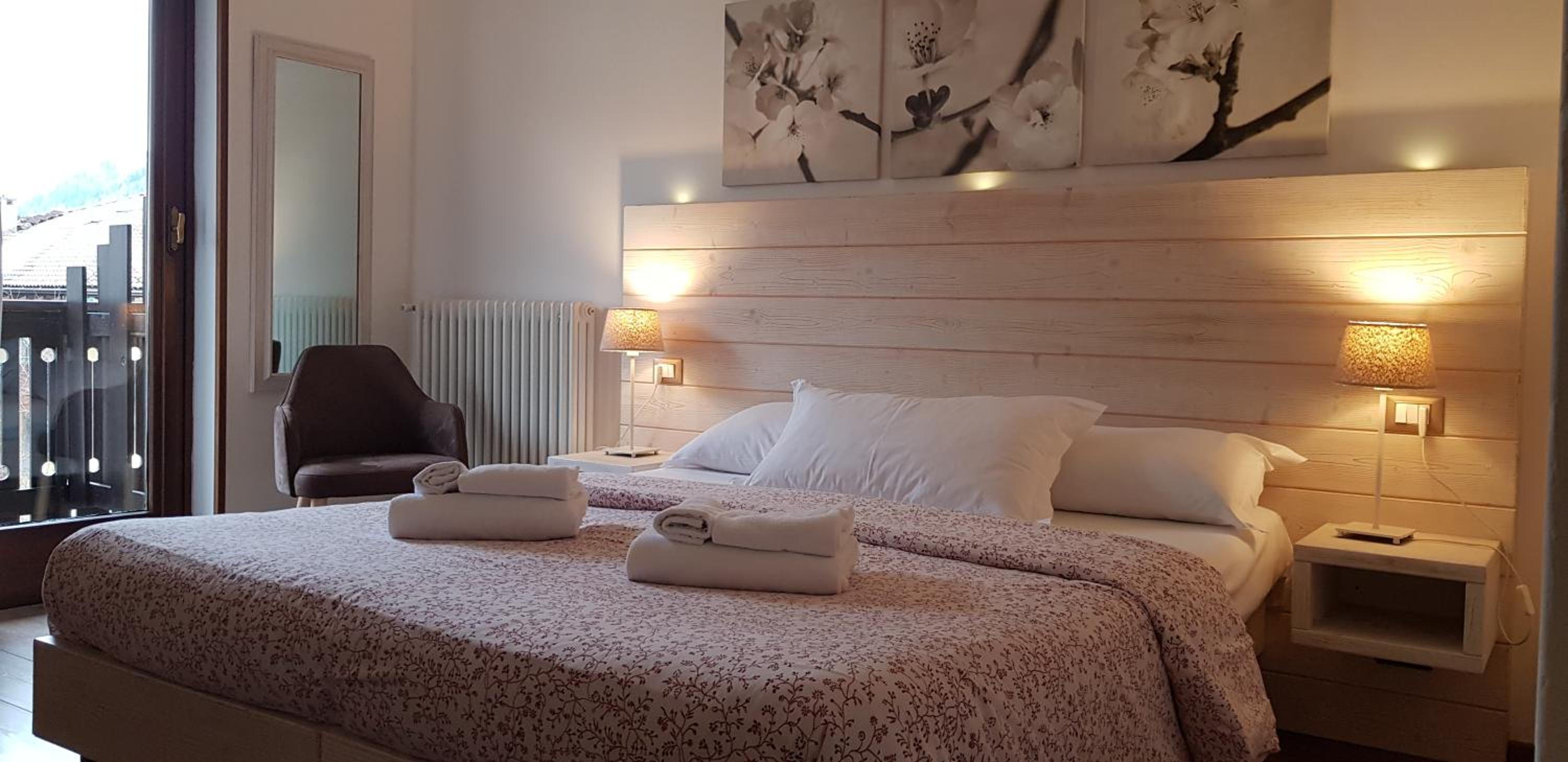 Double or Twin Room with Balcony - Photo 12