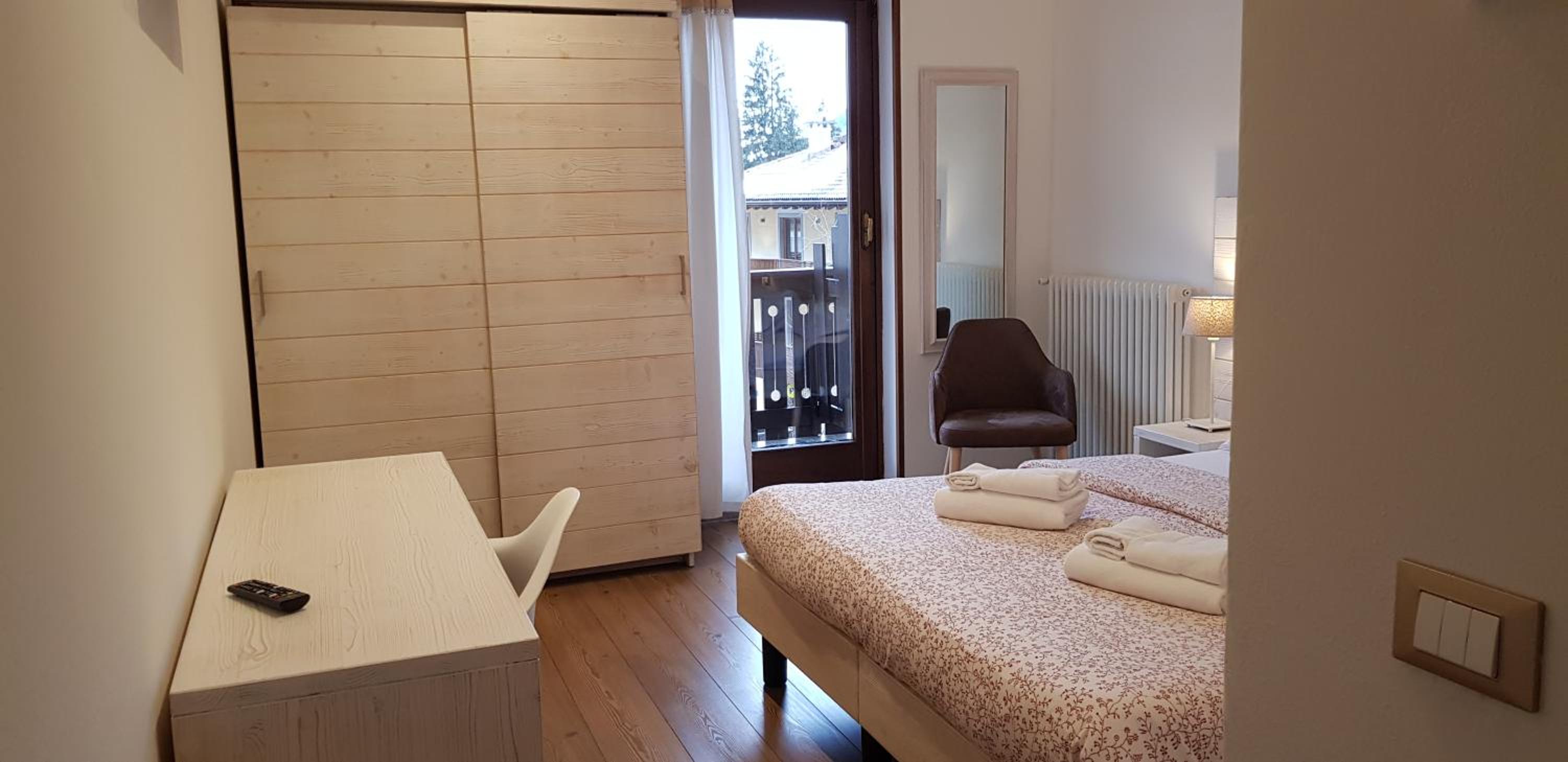 Double or Twin Room with Balcony - Photo 2