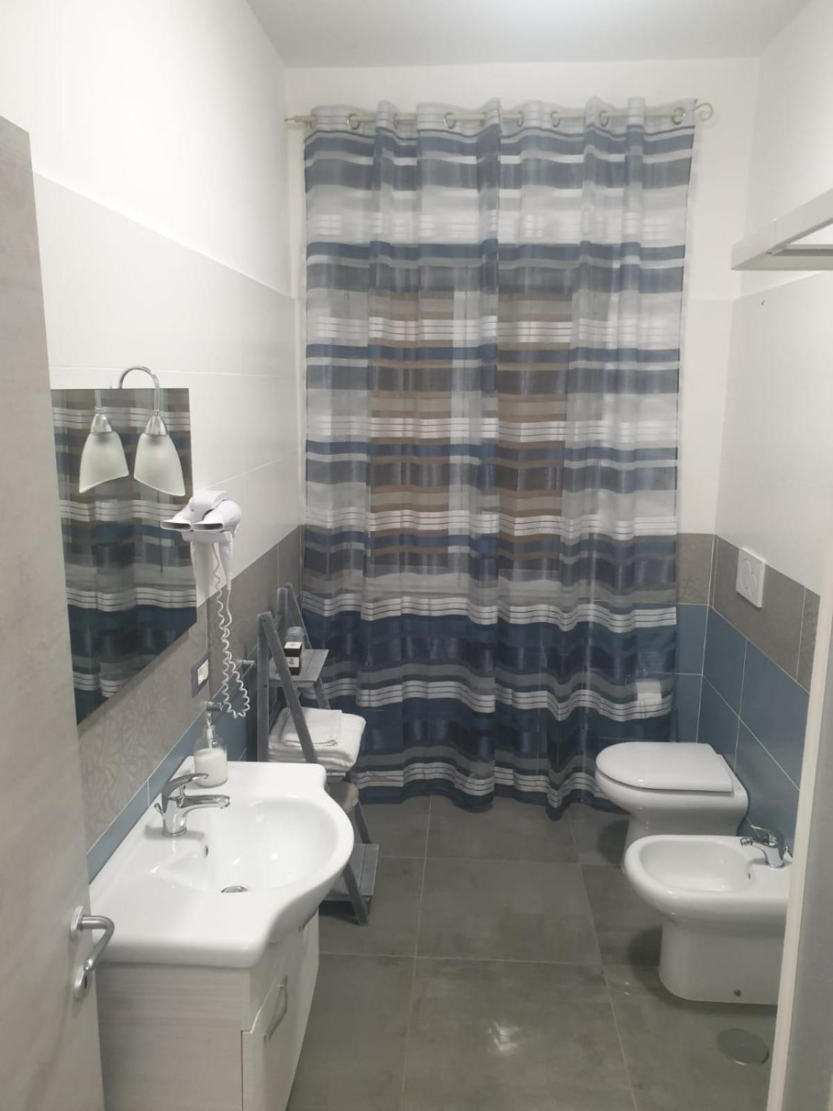 Double Room - Photo 3