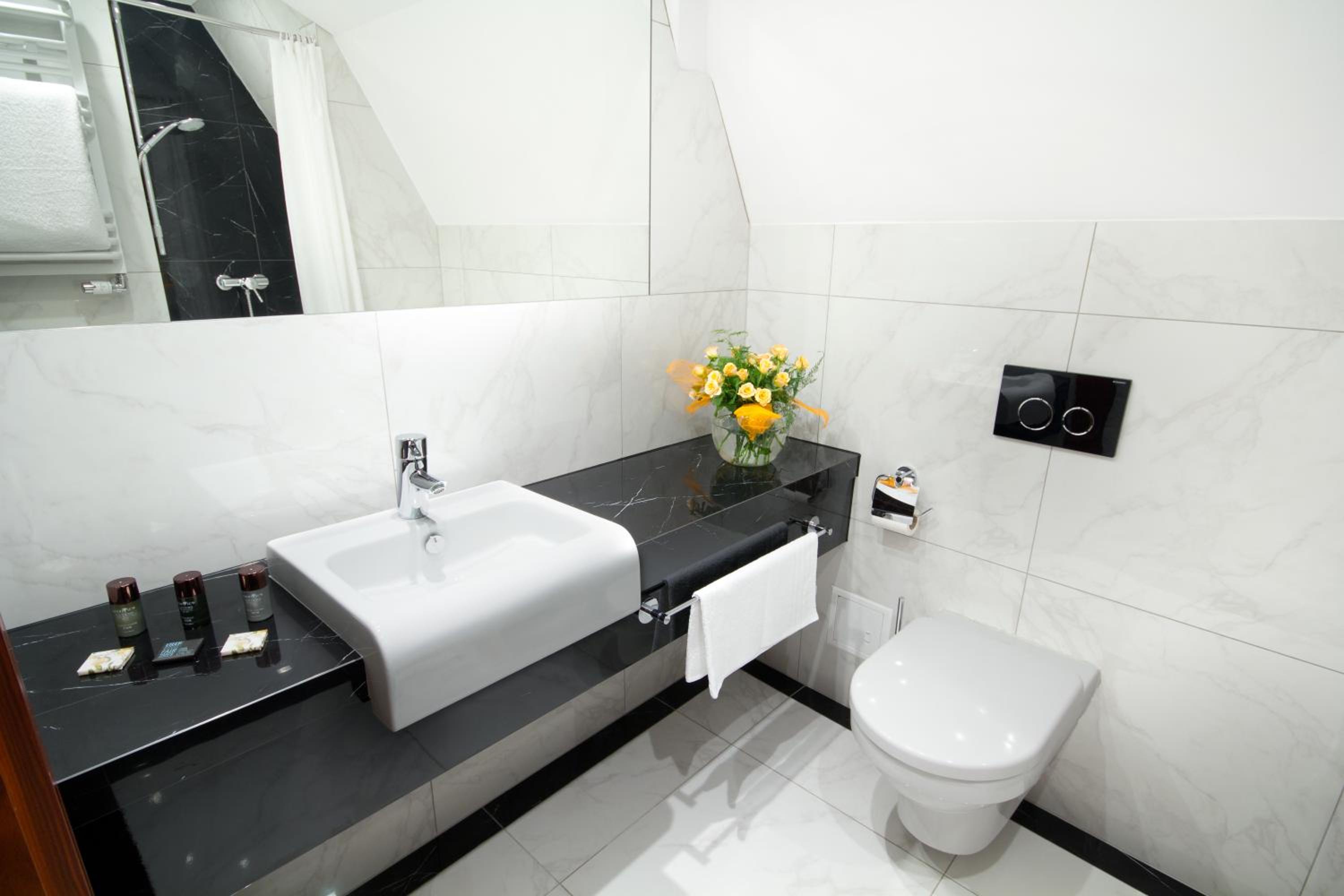 Standard Double or Twin Room - Photo 2