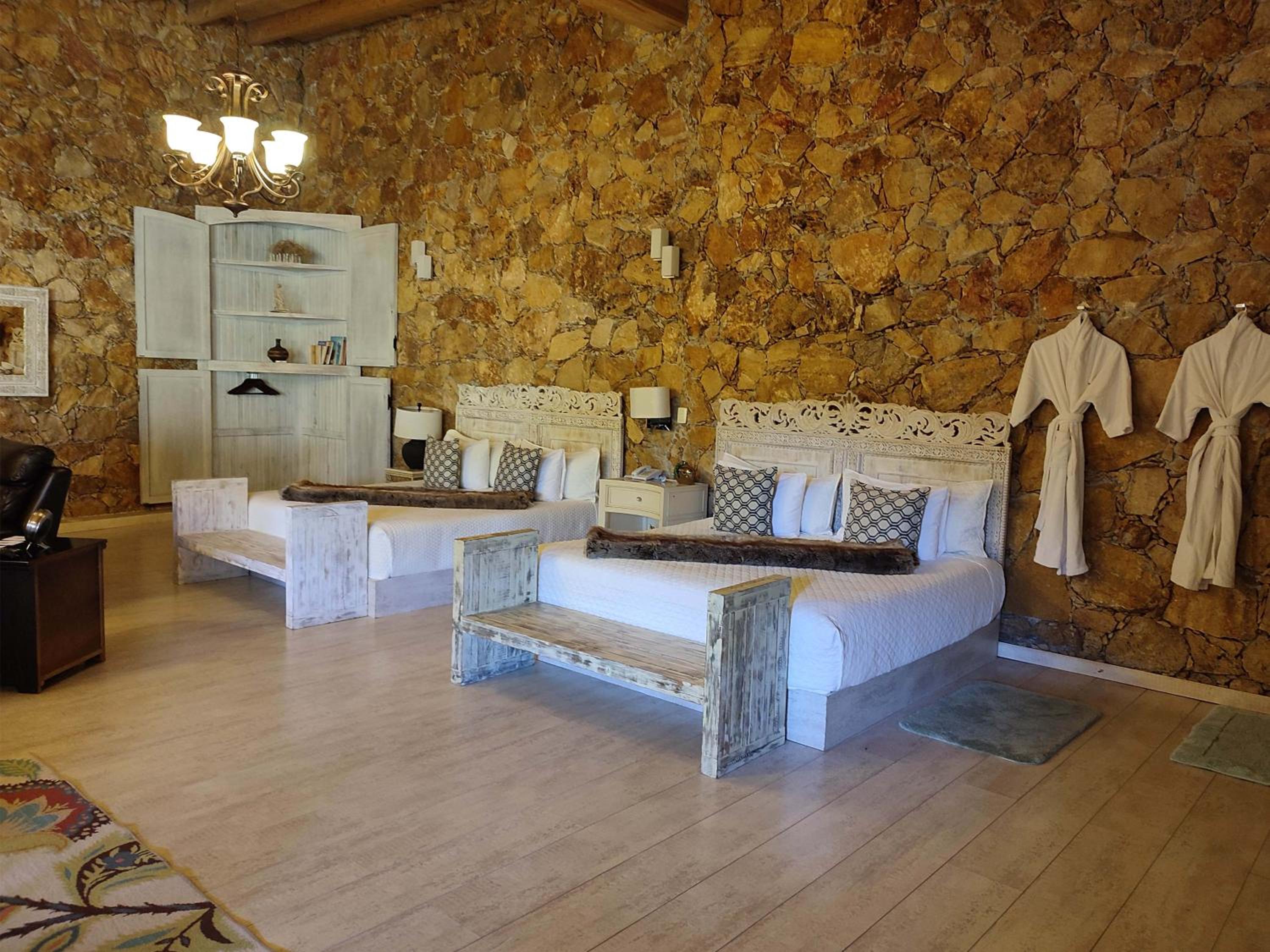 Deluxe Two Beds 