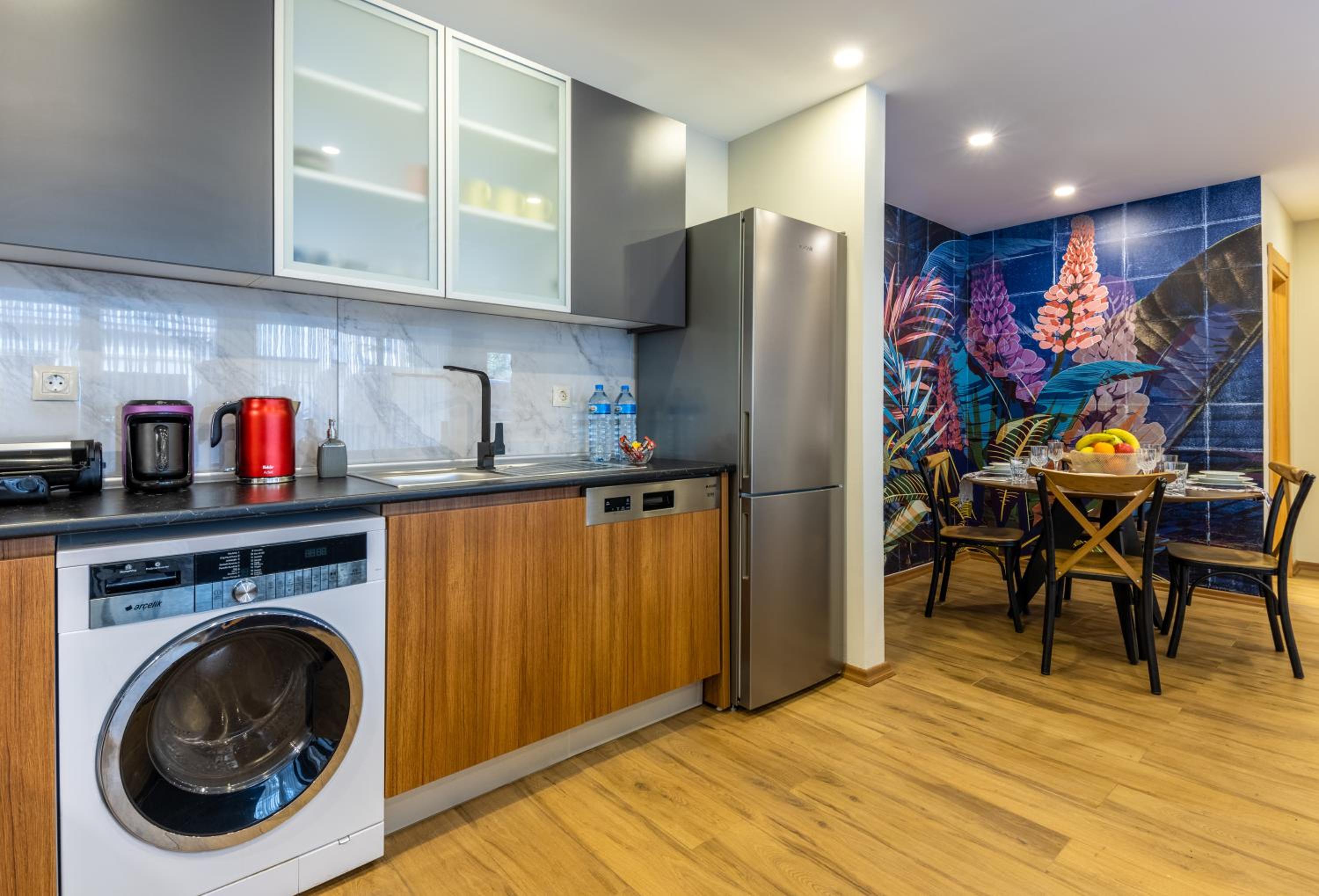 Luxury One-Bedroom Apartment Pool Access photo 3