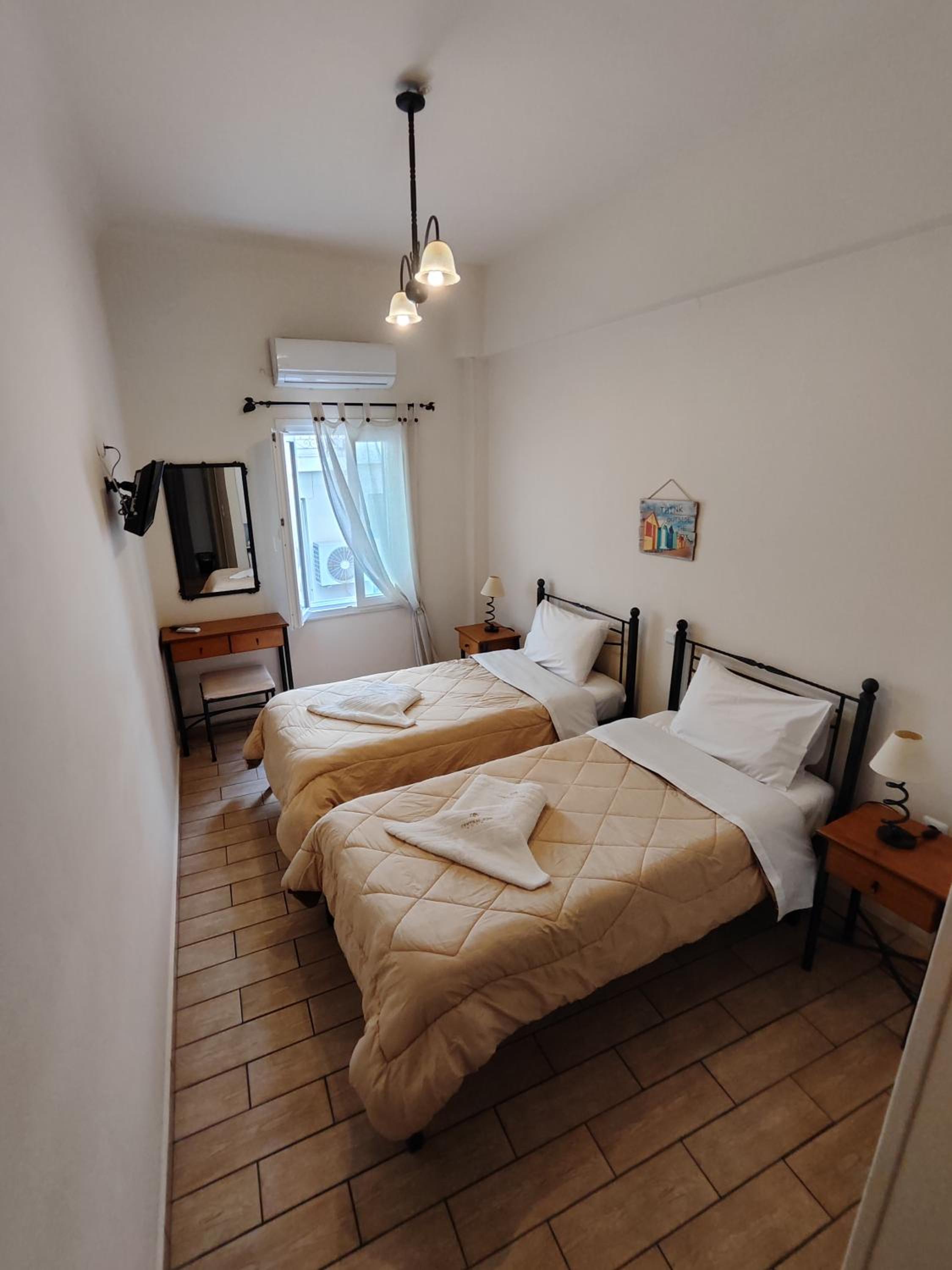 Standard Twin Room - Photo 21