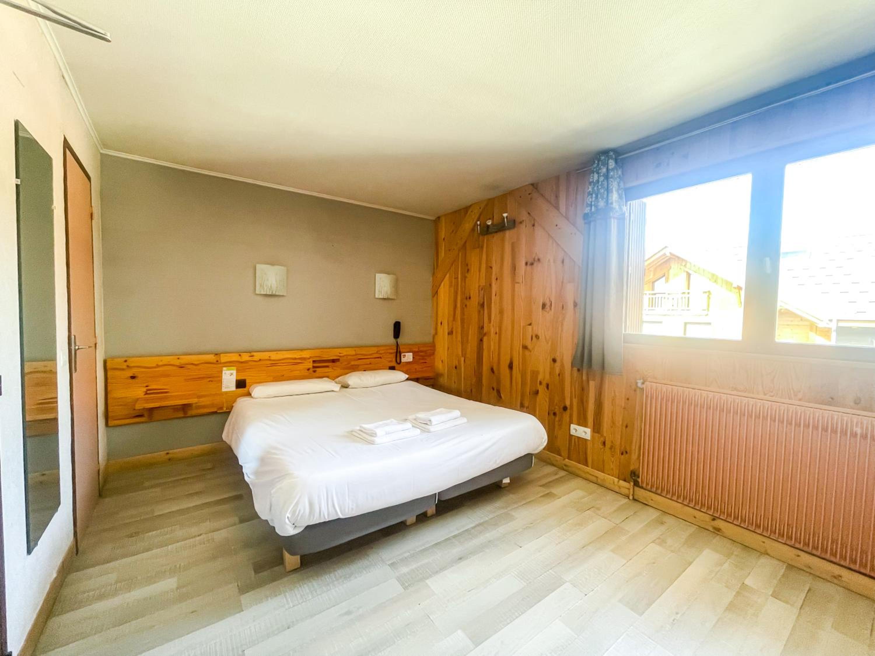 Double or Twin Room with Mountain View photo 3