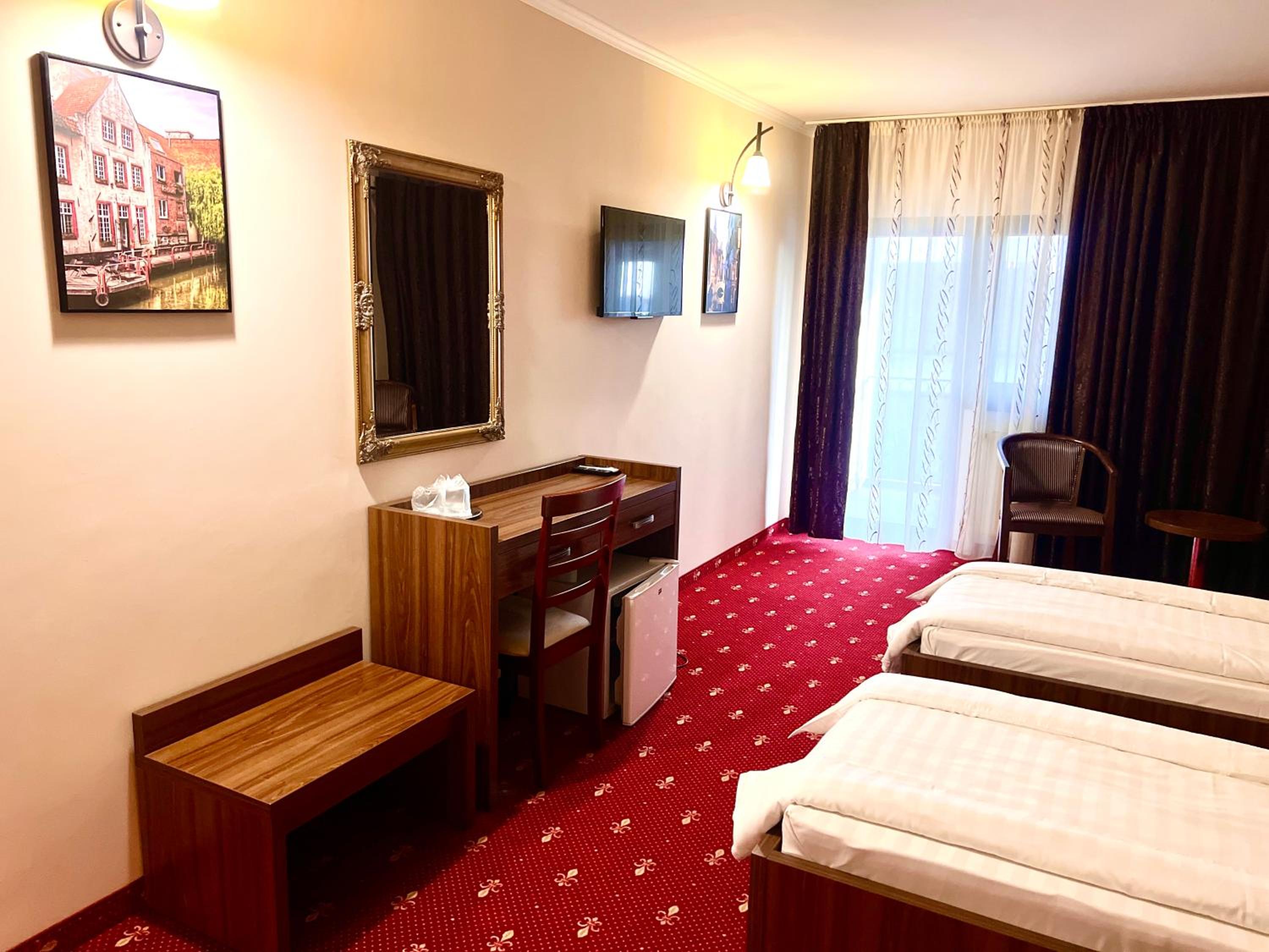 Twin Room with Balcony photo 3