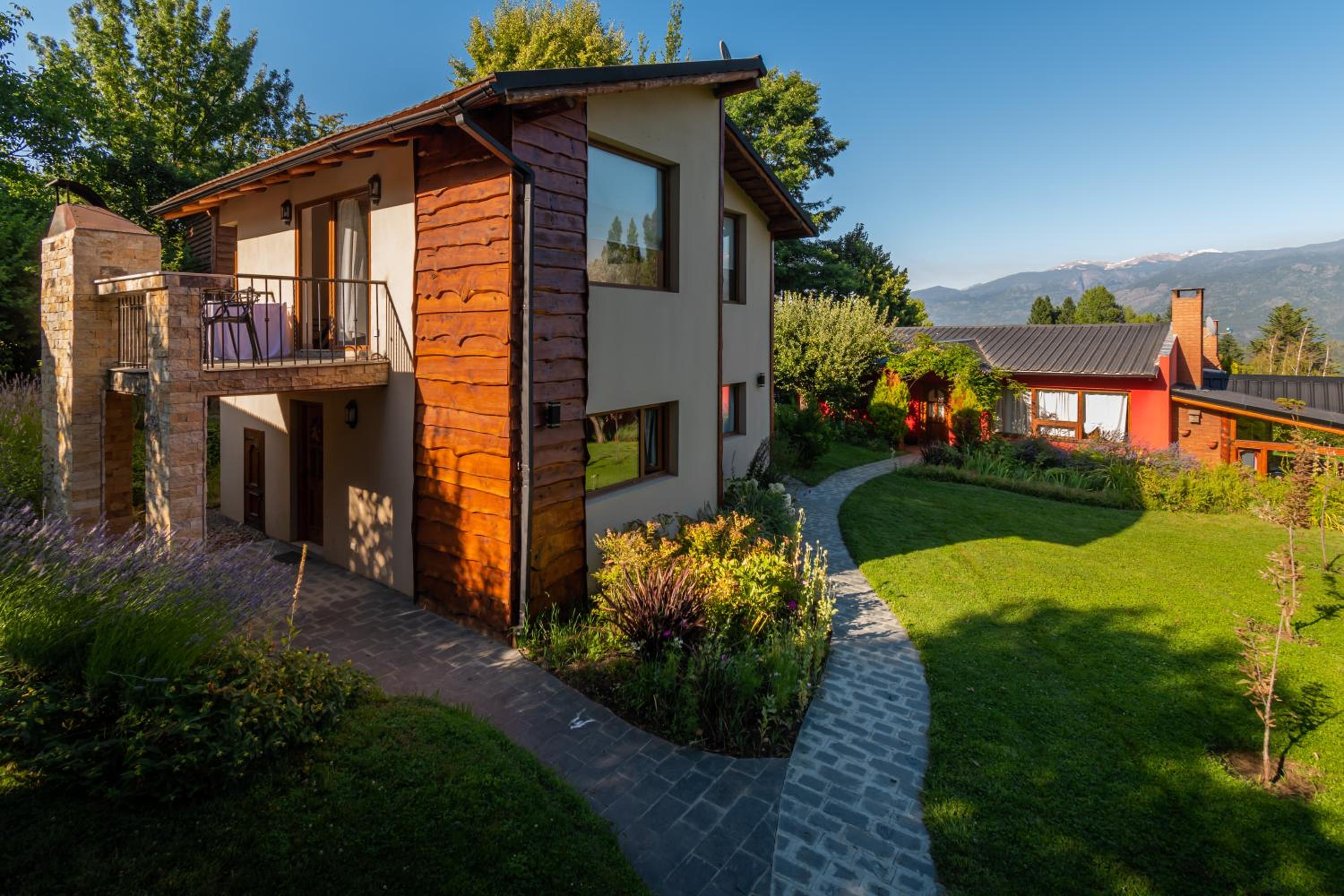 Bungalow with Mountain View photo 3