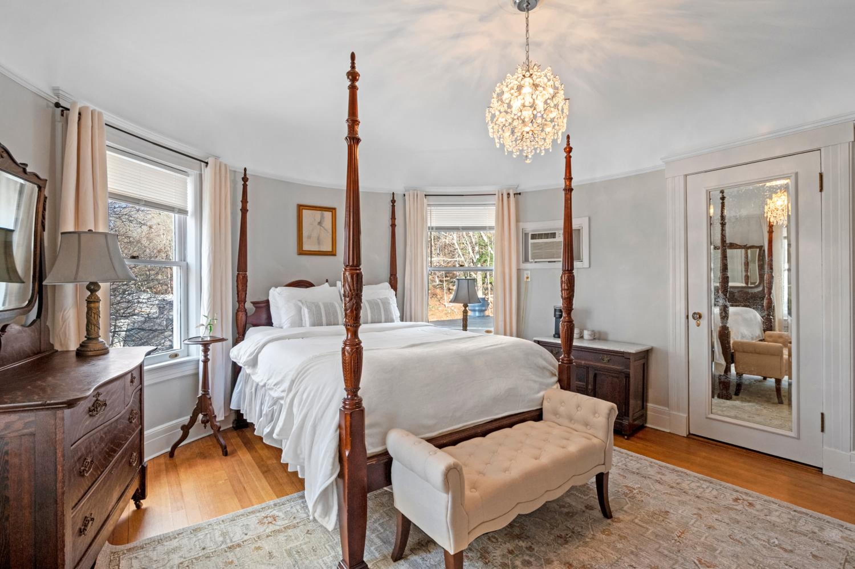 Mansion Room 8