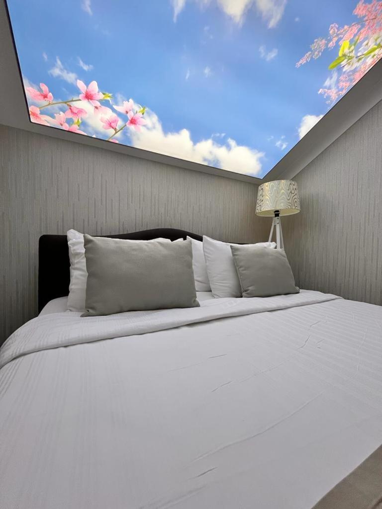 Deluxe King Suite - Photo 5