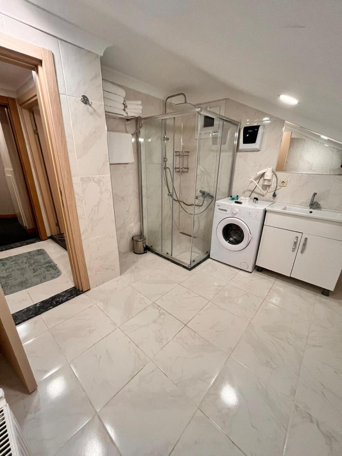Deluxe King Suite - Photo 3