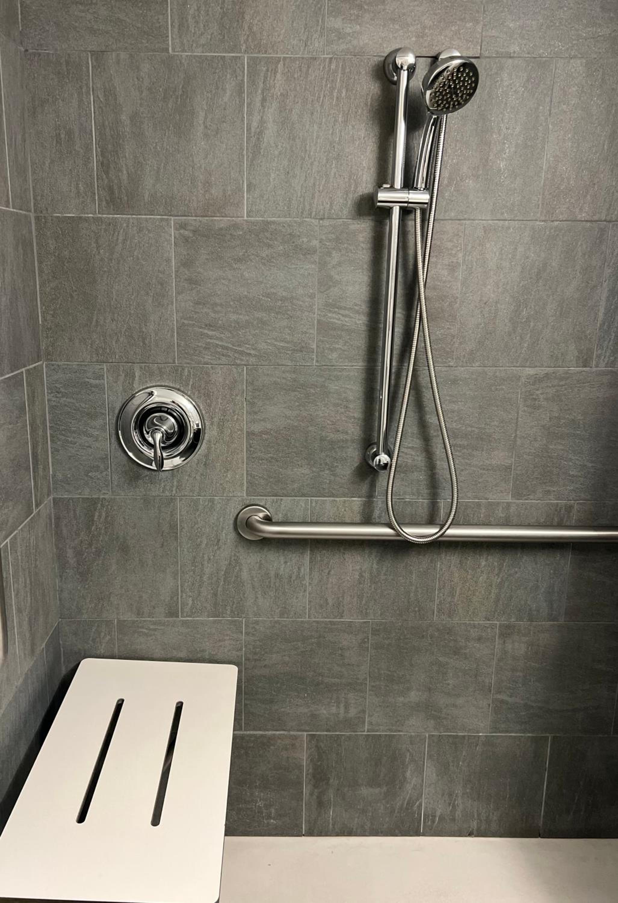 King Room - Mobility Access/Hearing Accessible - Photo 2