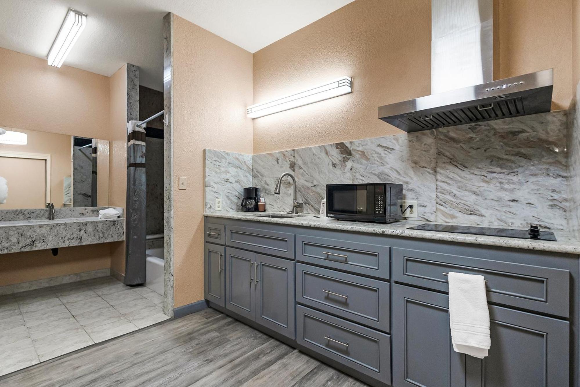 King Suite - Photo 5