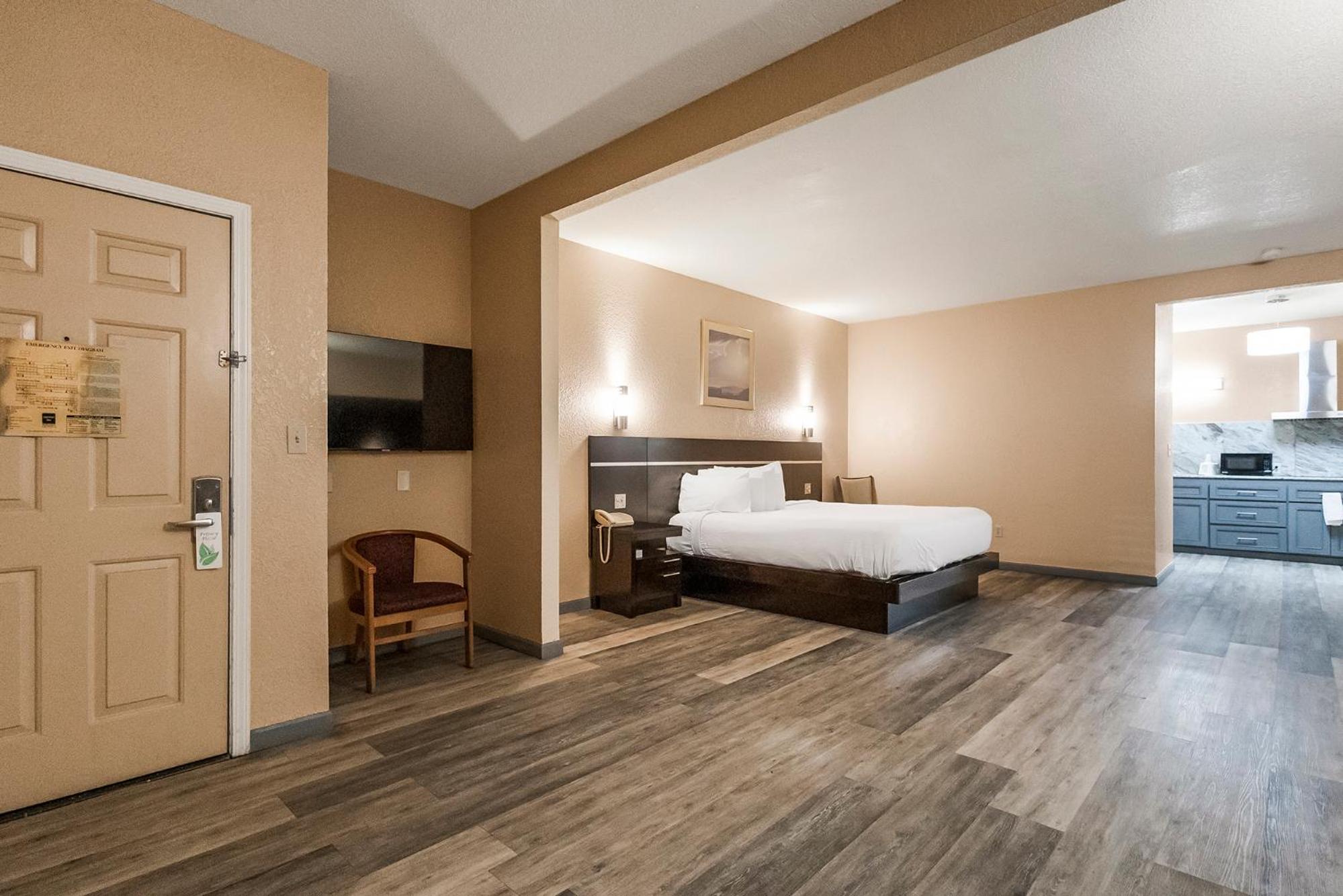 King Suite - Photo 1