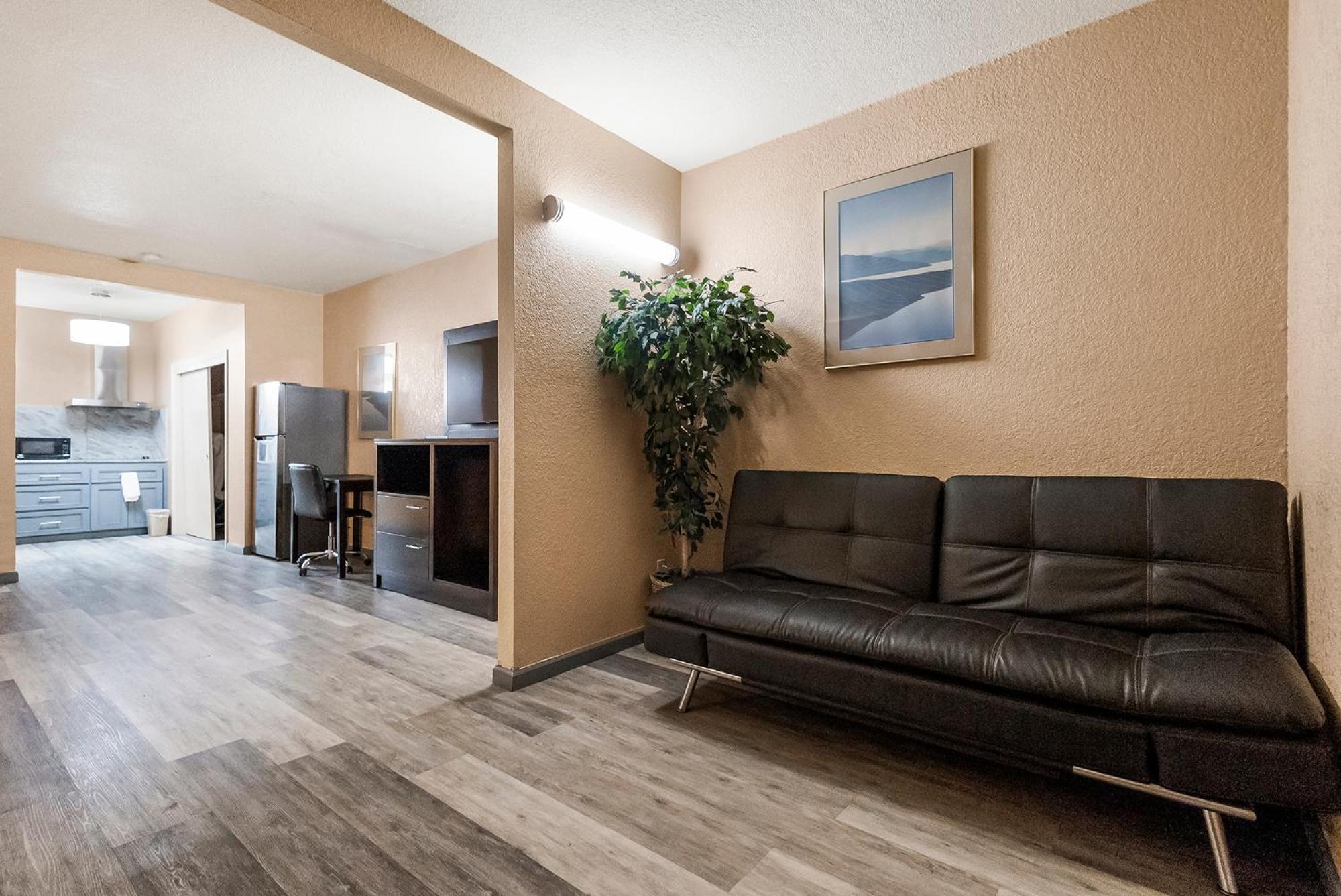 King Suite - Photo 2
