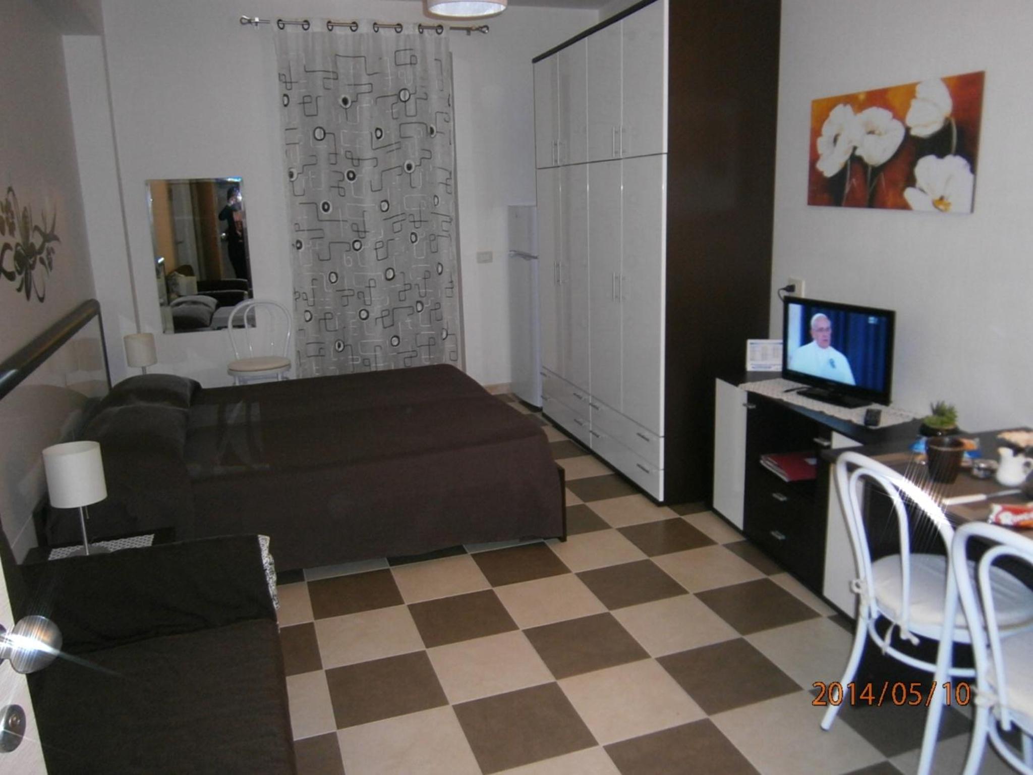 Studio Apartment photo 1