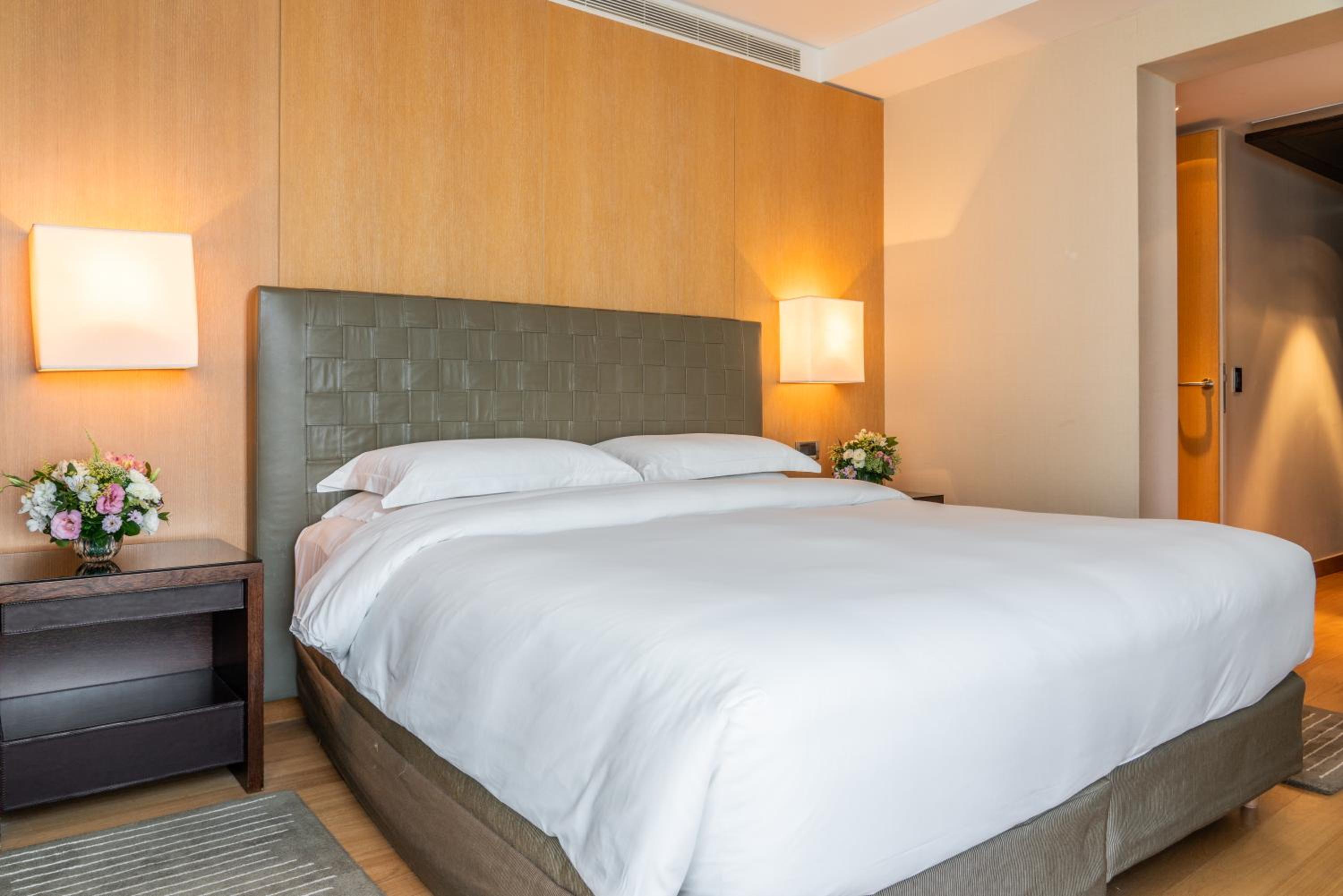 One-Bedroom Suite thumbnail 5