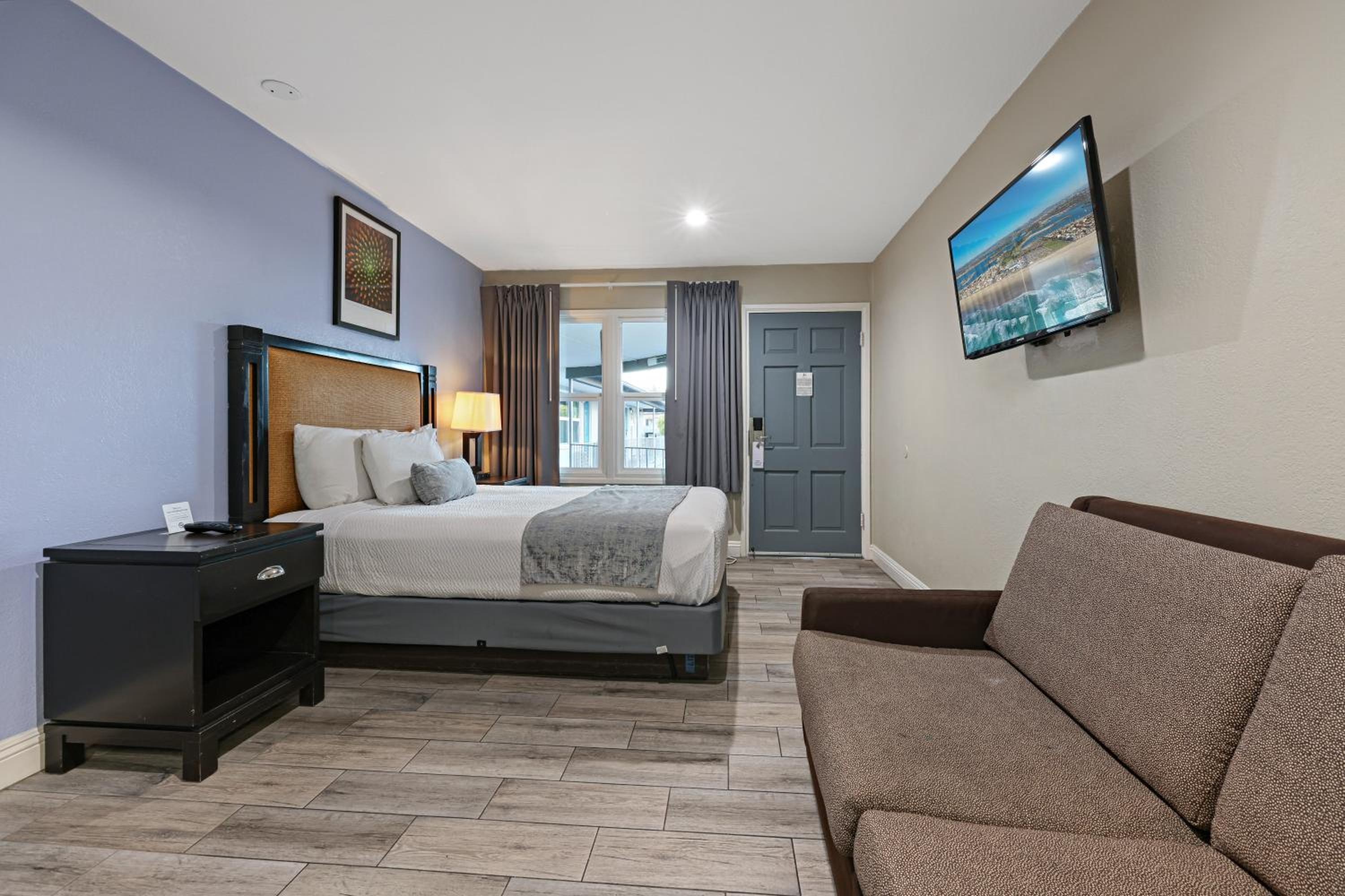 Queen Suite with Sofa Bed photo 1
