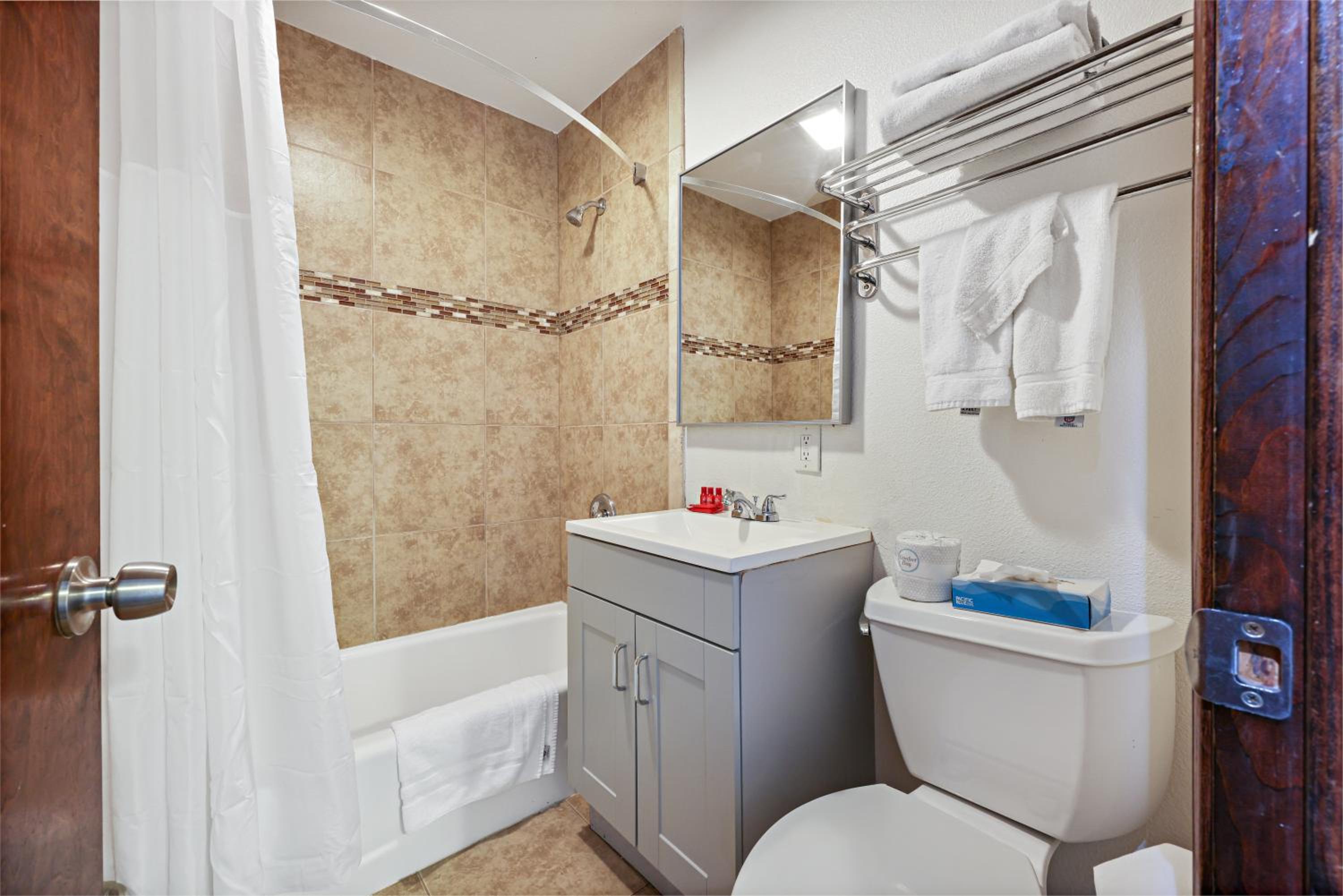 Standard Queen Room - Photo 1