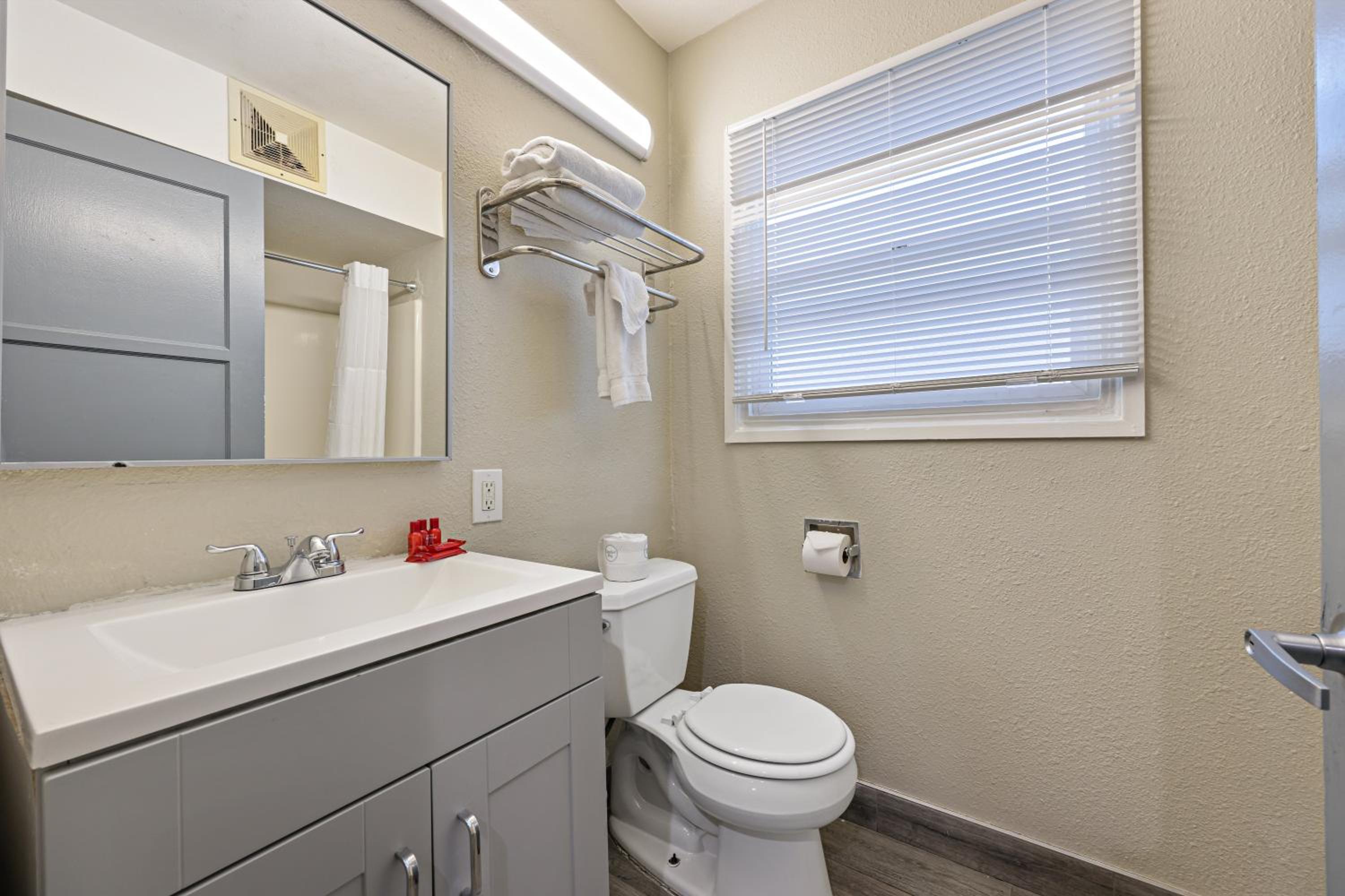 Standard Queen Room - Photo 2