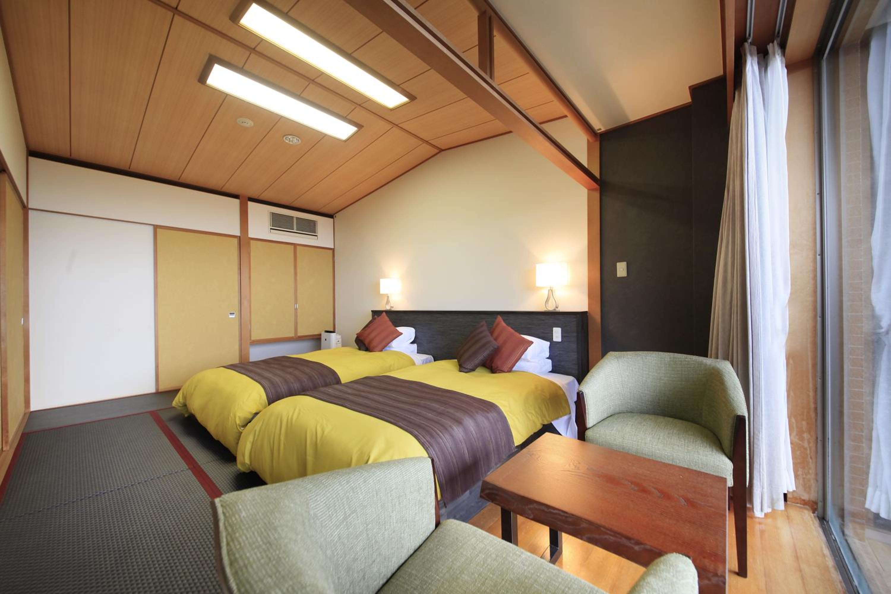 Japanese-Style Twin Room with Shared Bathroom photo 3