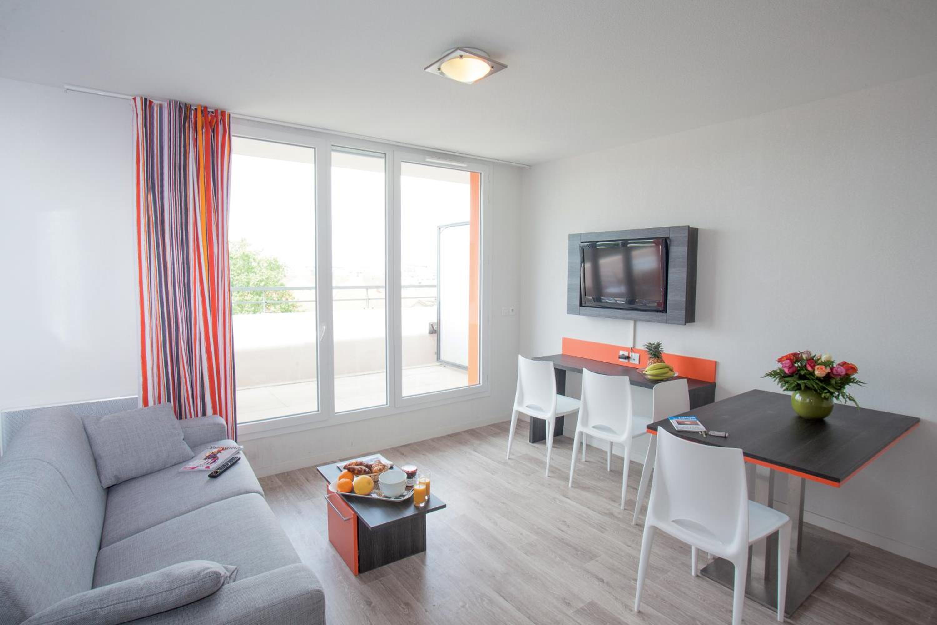 One-Bedroom Apartment (4 Adults)