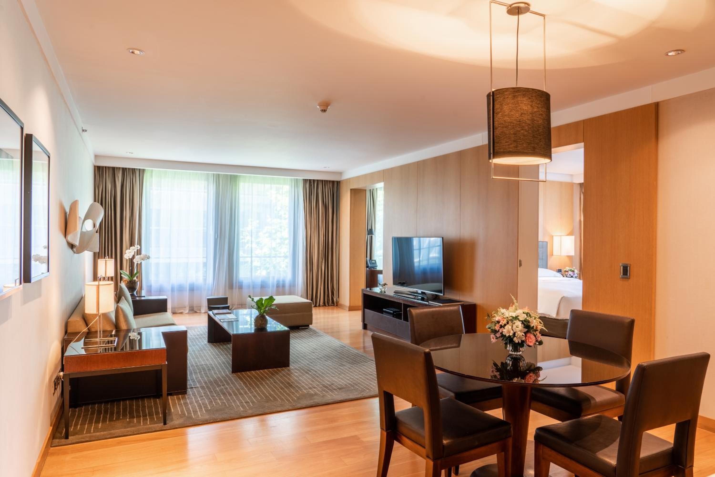 Executive Suite thumbnail 6