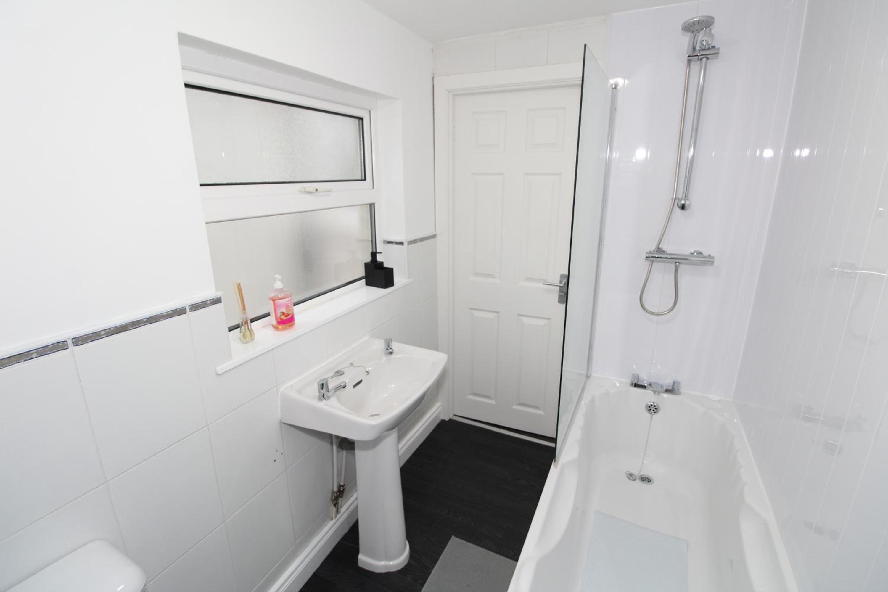 Two-Bedroom House photo 3