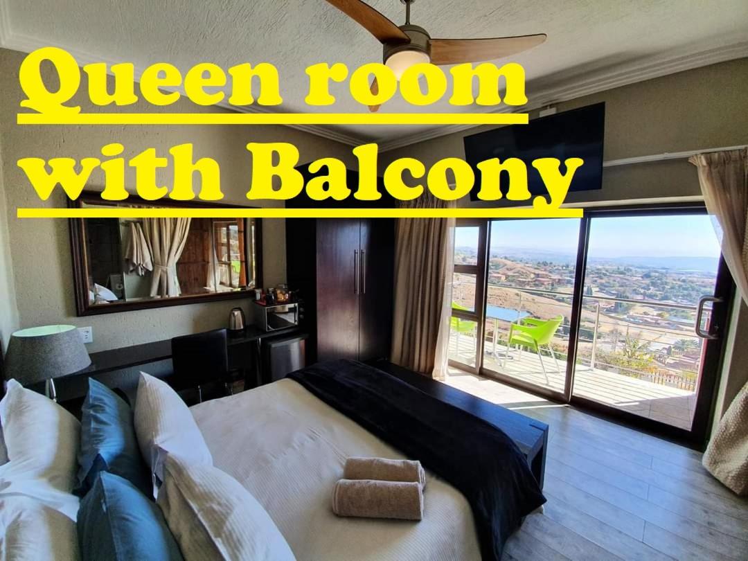 Queen Room with Balcony photo 3