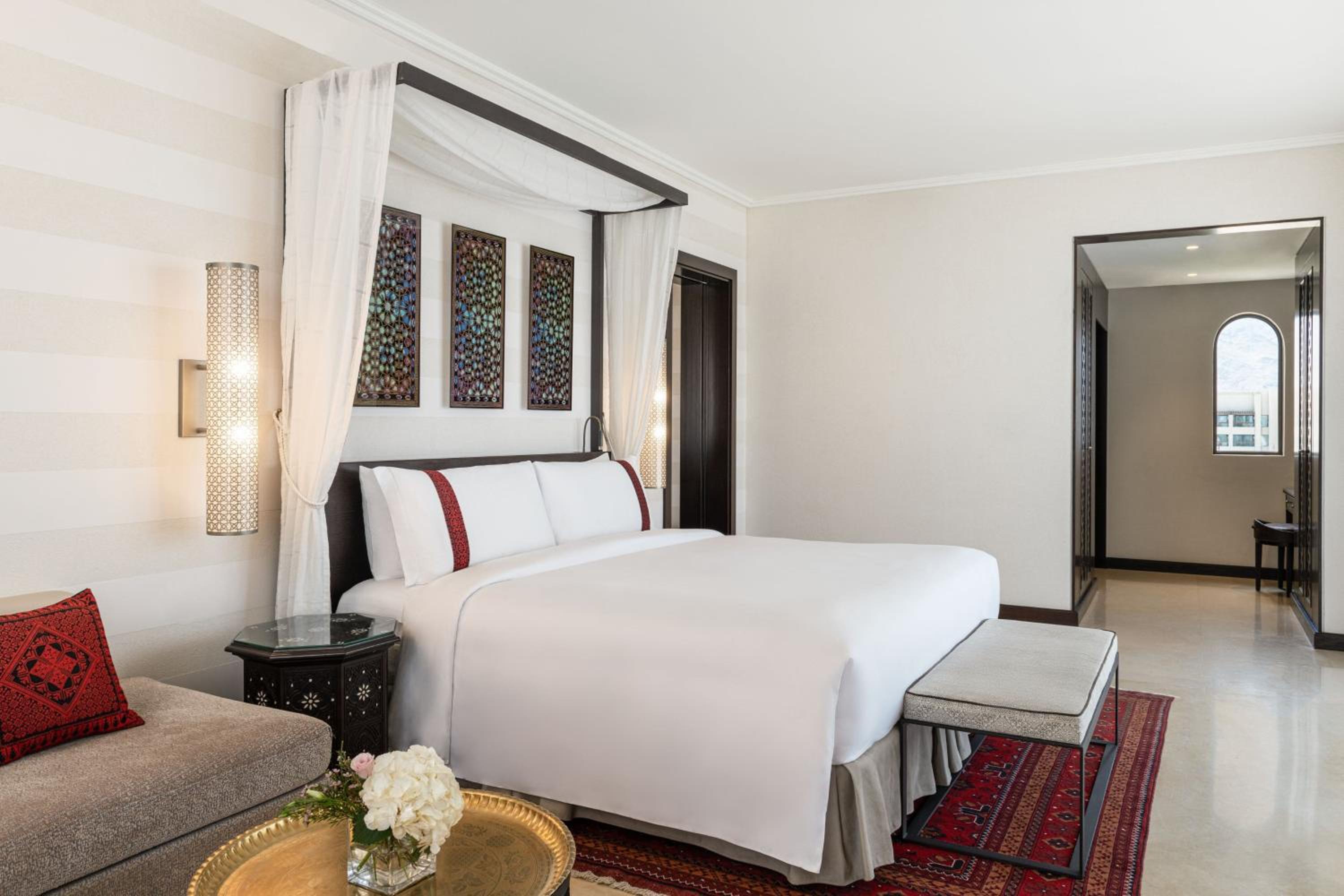 Saraya King Suite with Balcony and Sea View