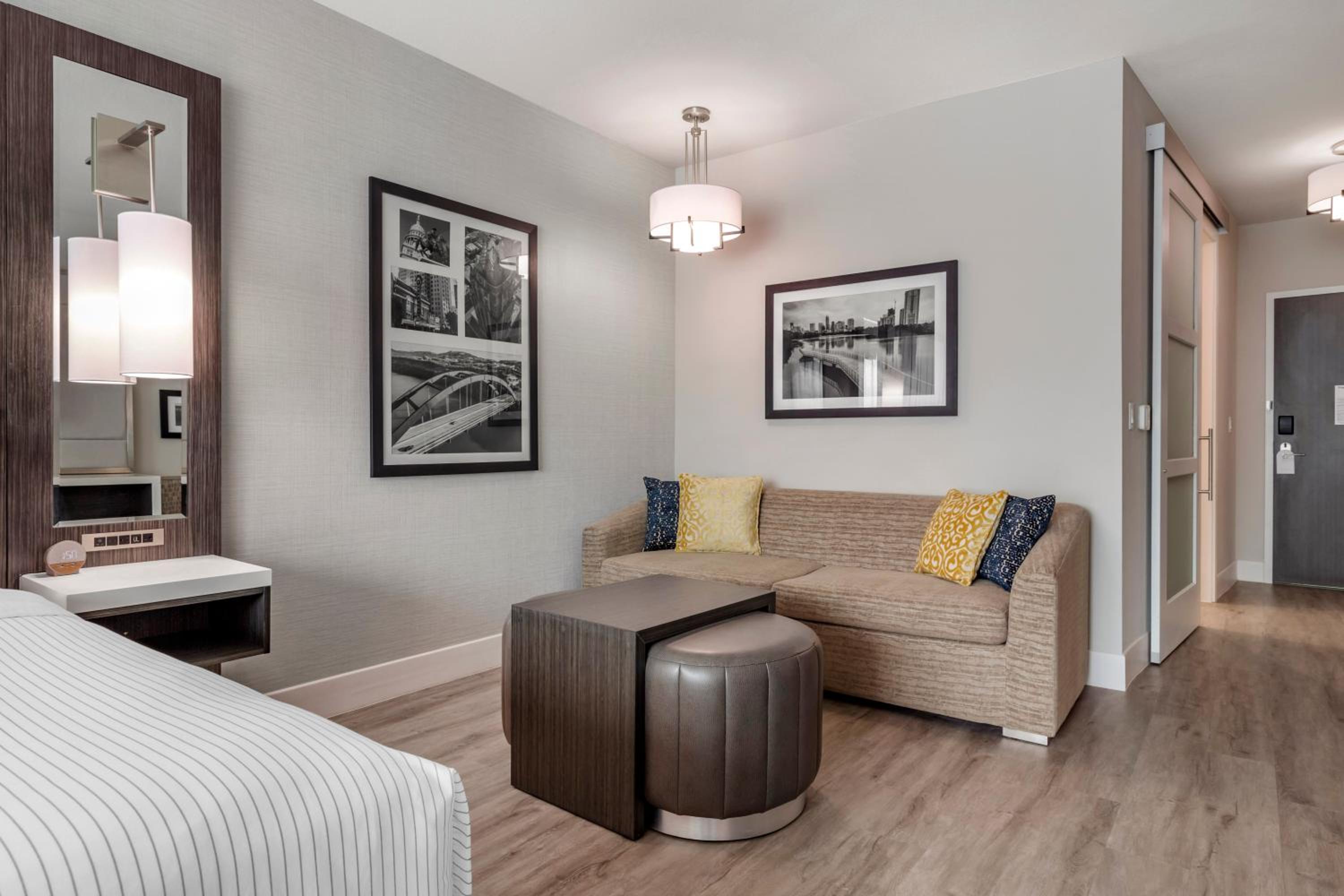 King Room with Sofabed - Desk/Non Smoking