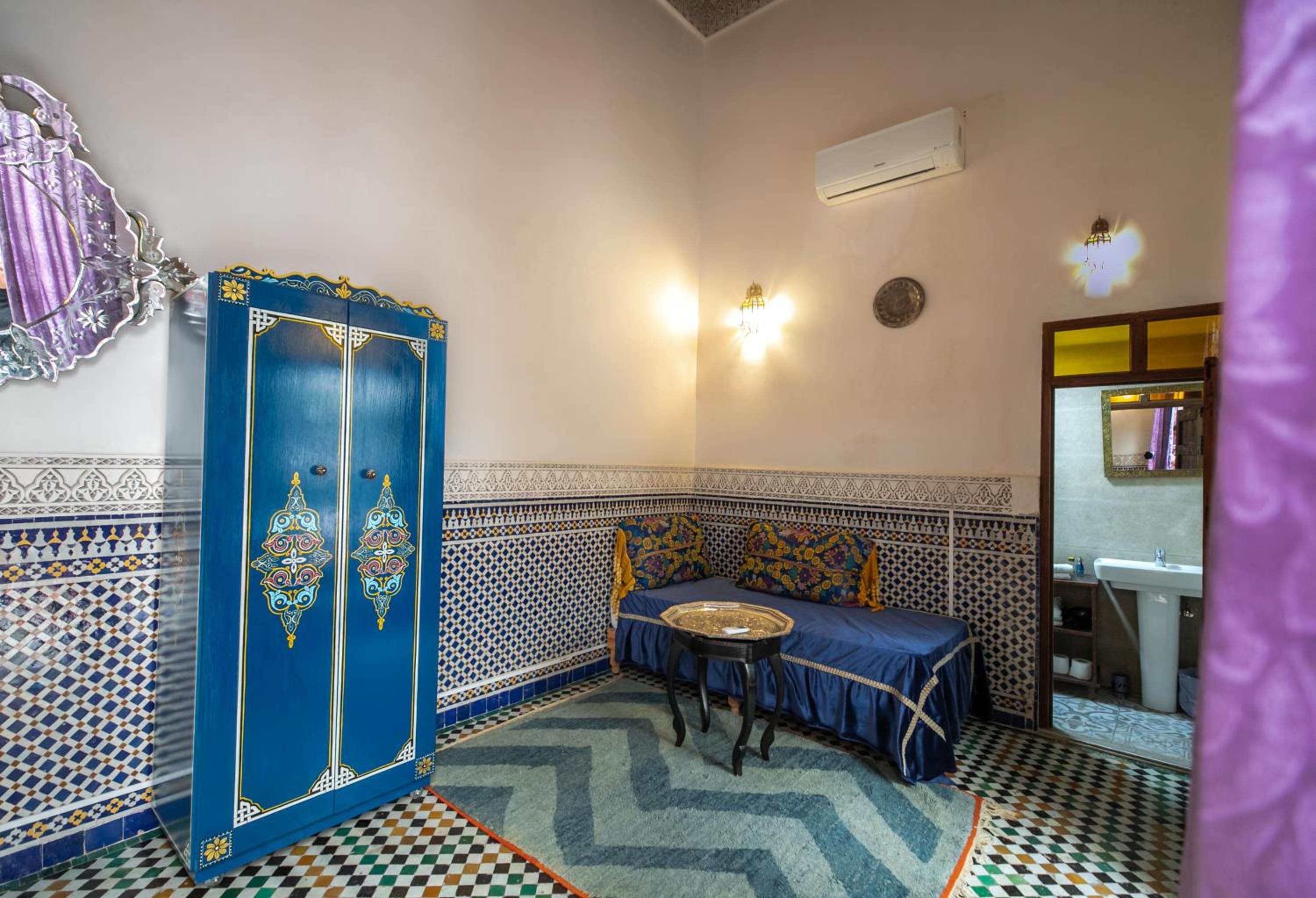 Deluxe Double Room with Bath - Photo 6
