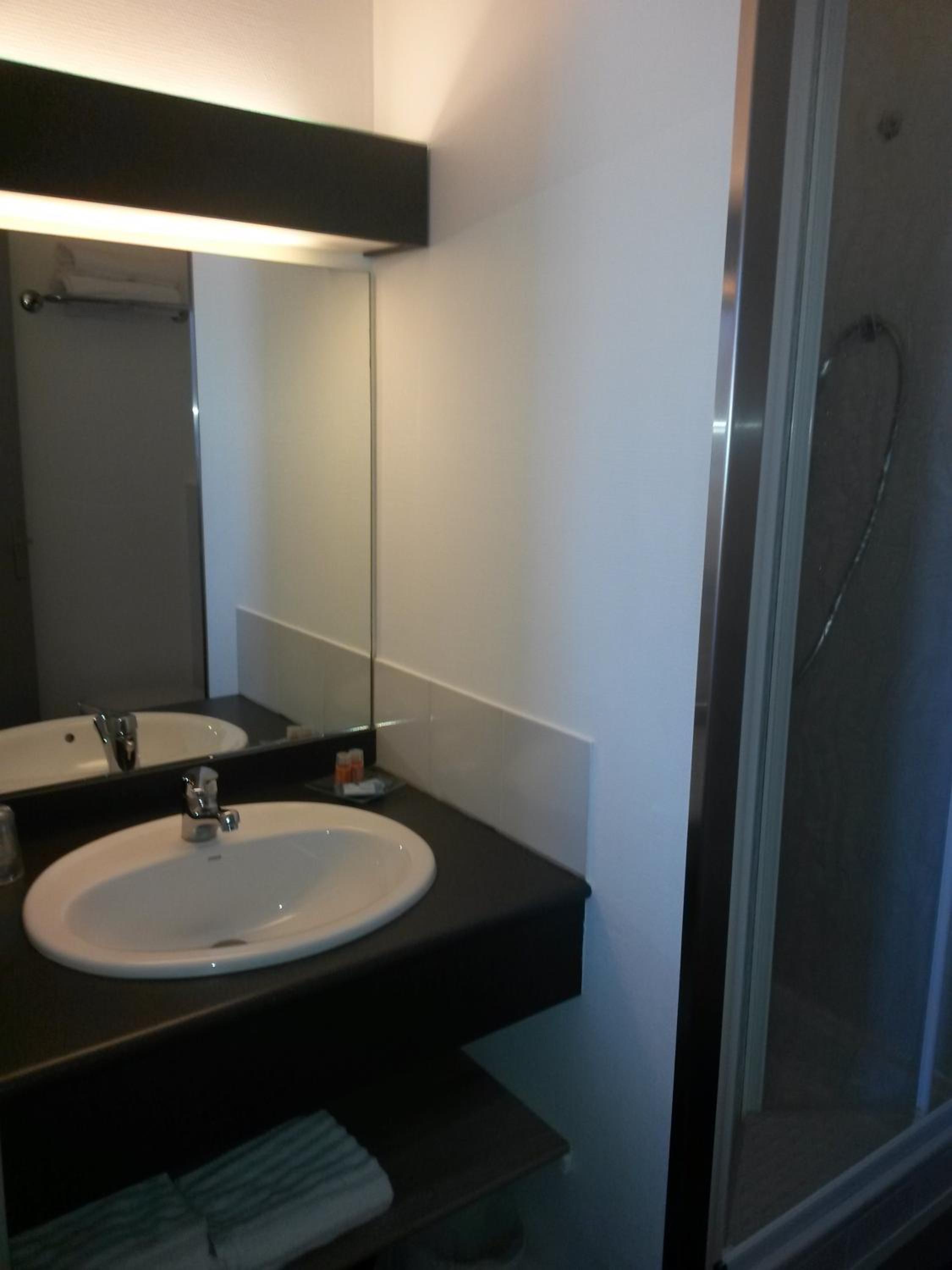 Double Room with Lake View - Photo 5
