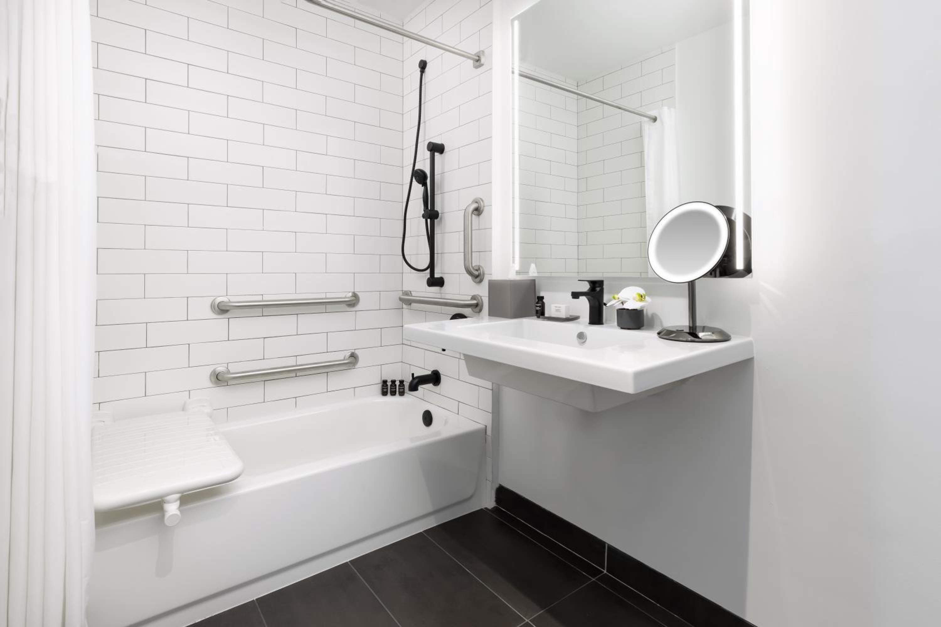 Bay View One Bedroom Suite with King Bed ADA