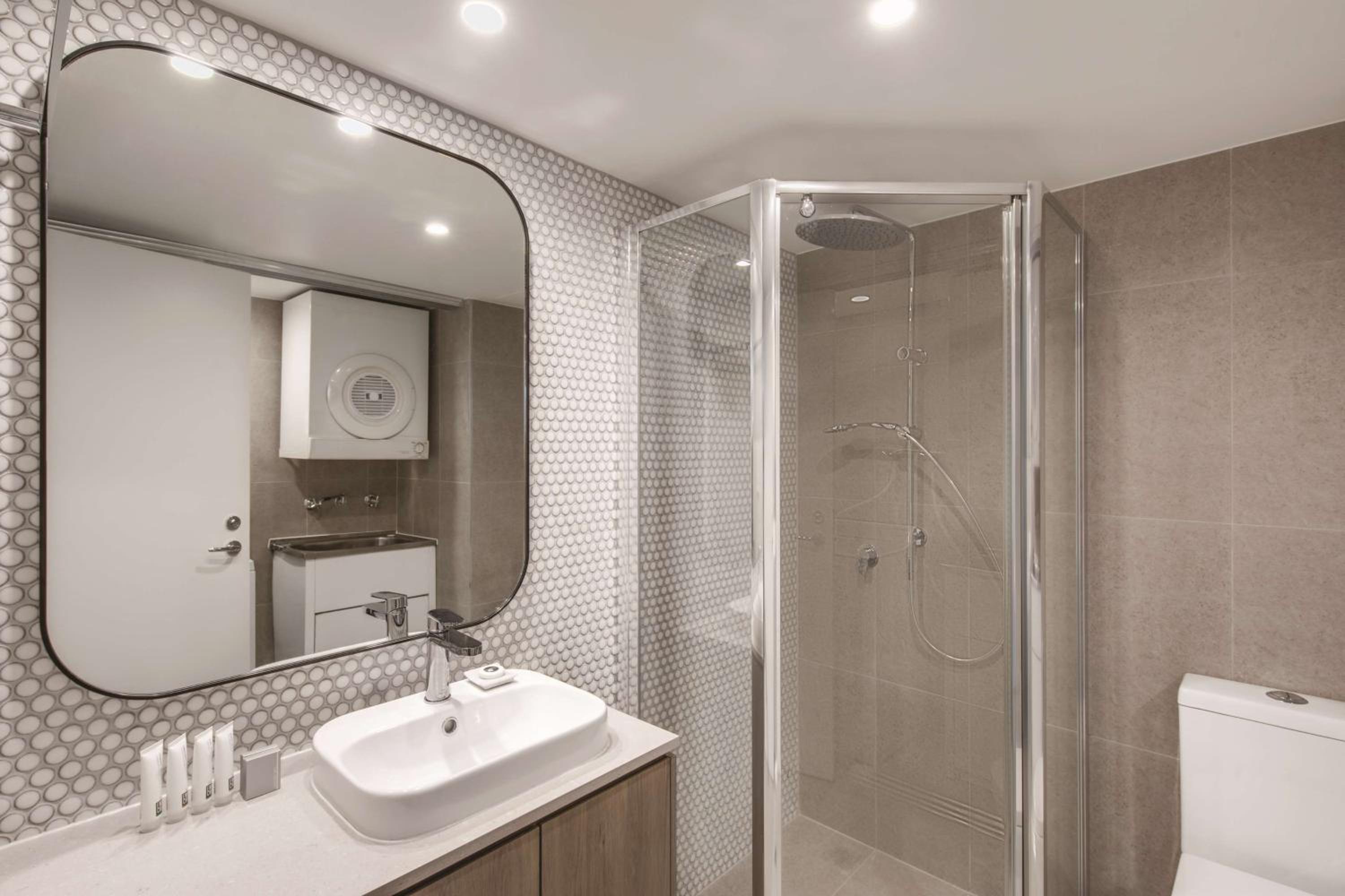 One-Bedroom King Apartment