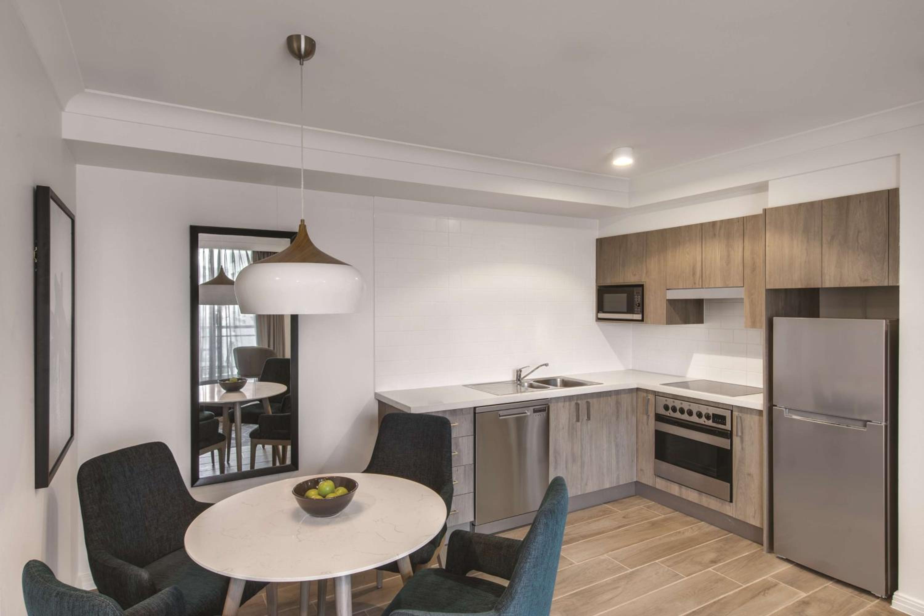 One-Bedroom King Apartment thumbnail 6