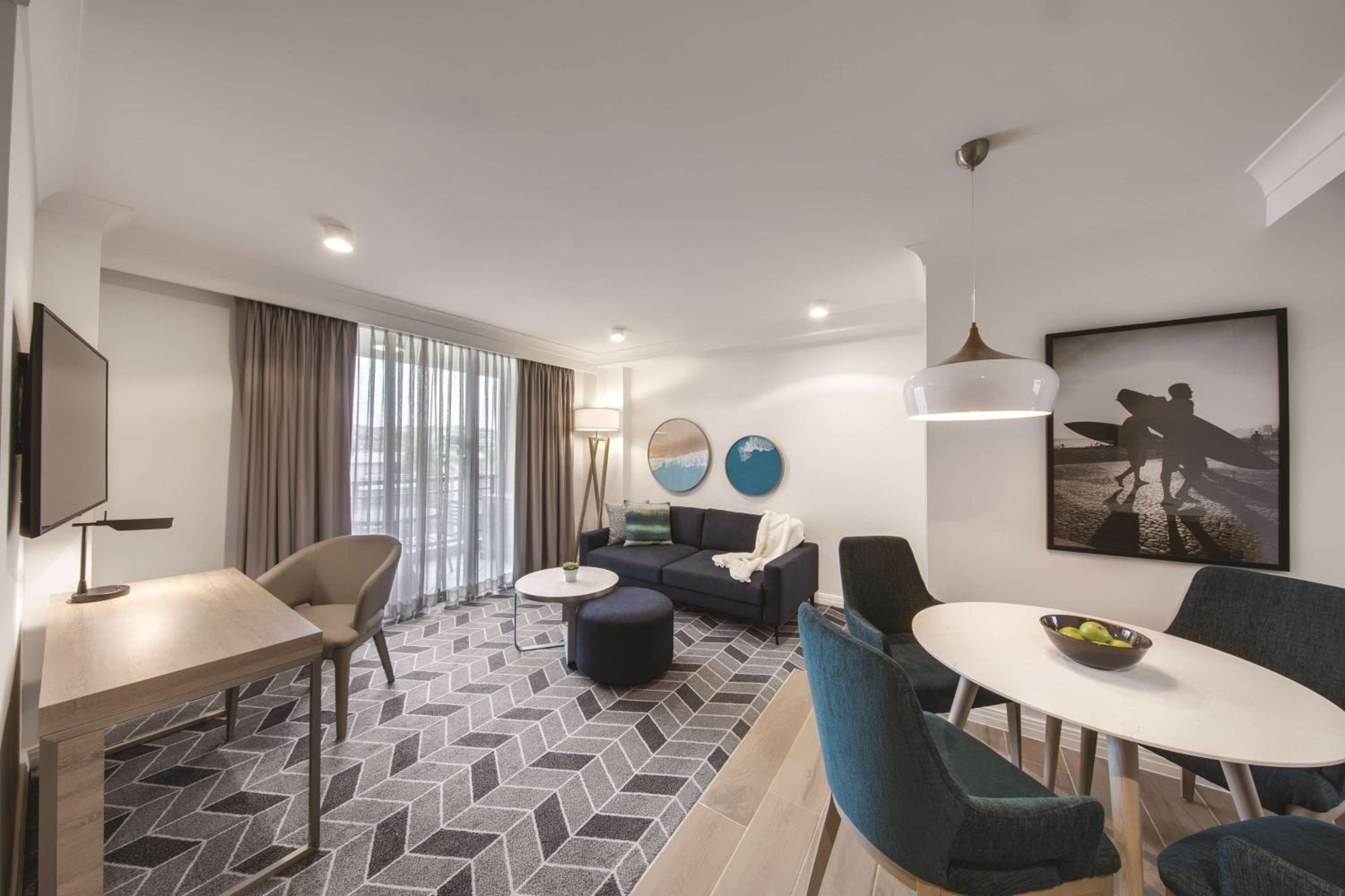 One-Bedroom Queen Apartment
