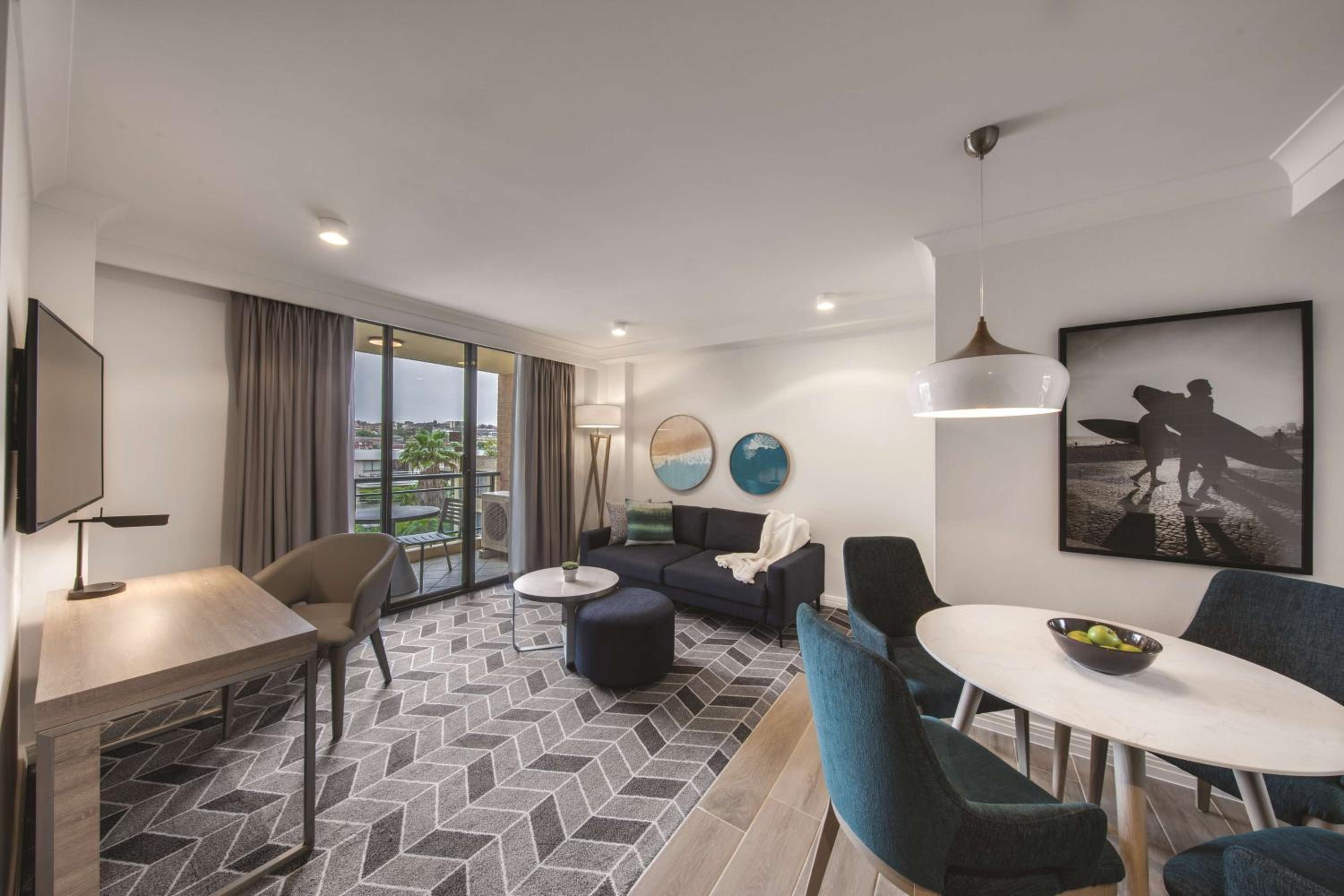 One-Bedroom Queen Apartment thumbnail 6
