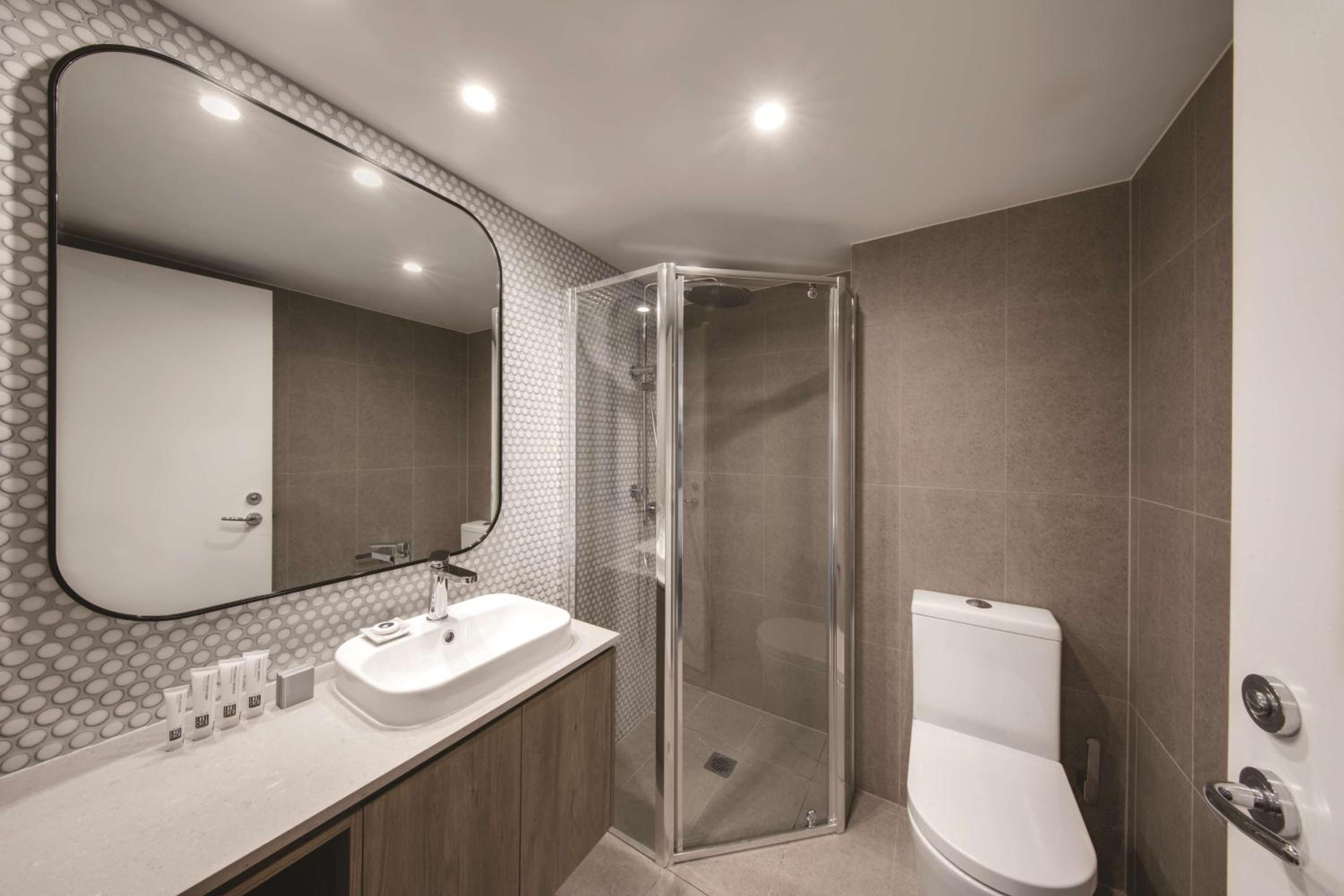 Two-Bedroom Queen Apartment