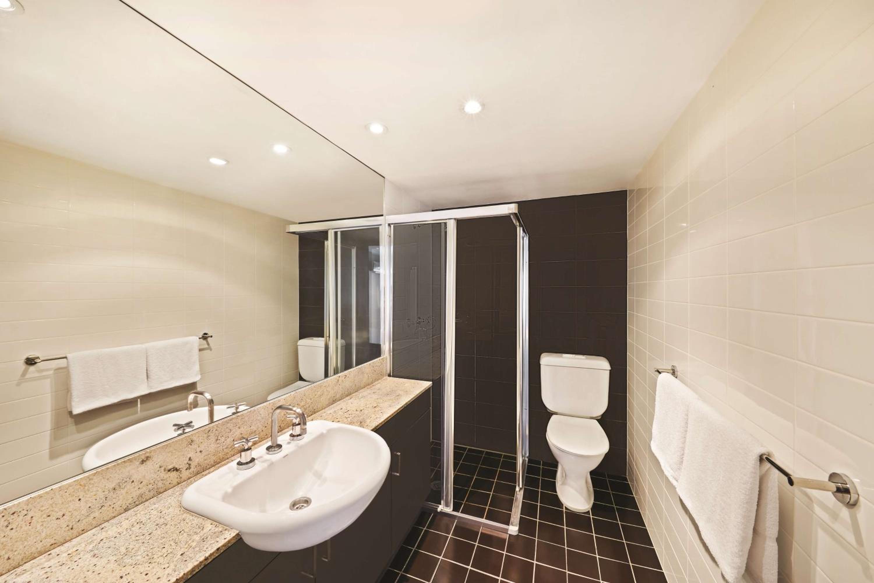 1 Bedroom Apartment with Balcony and View